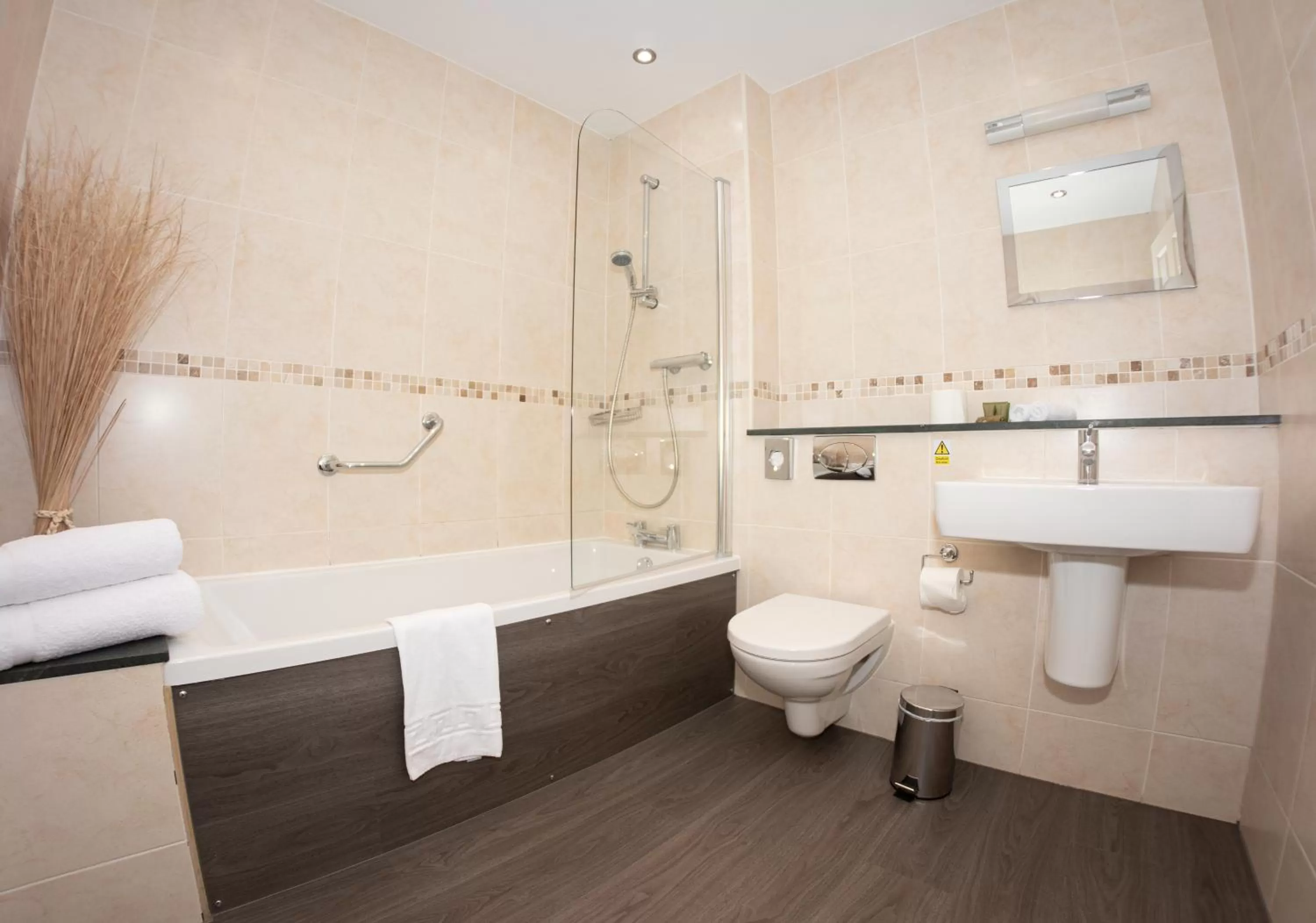 Bathroom in Lyzzick Hall Hotel