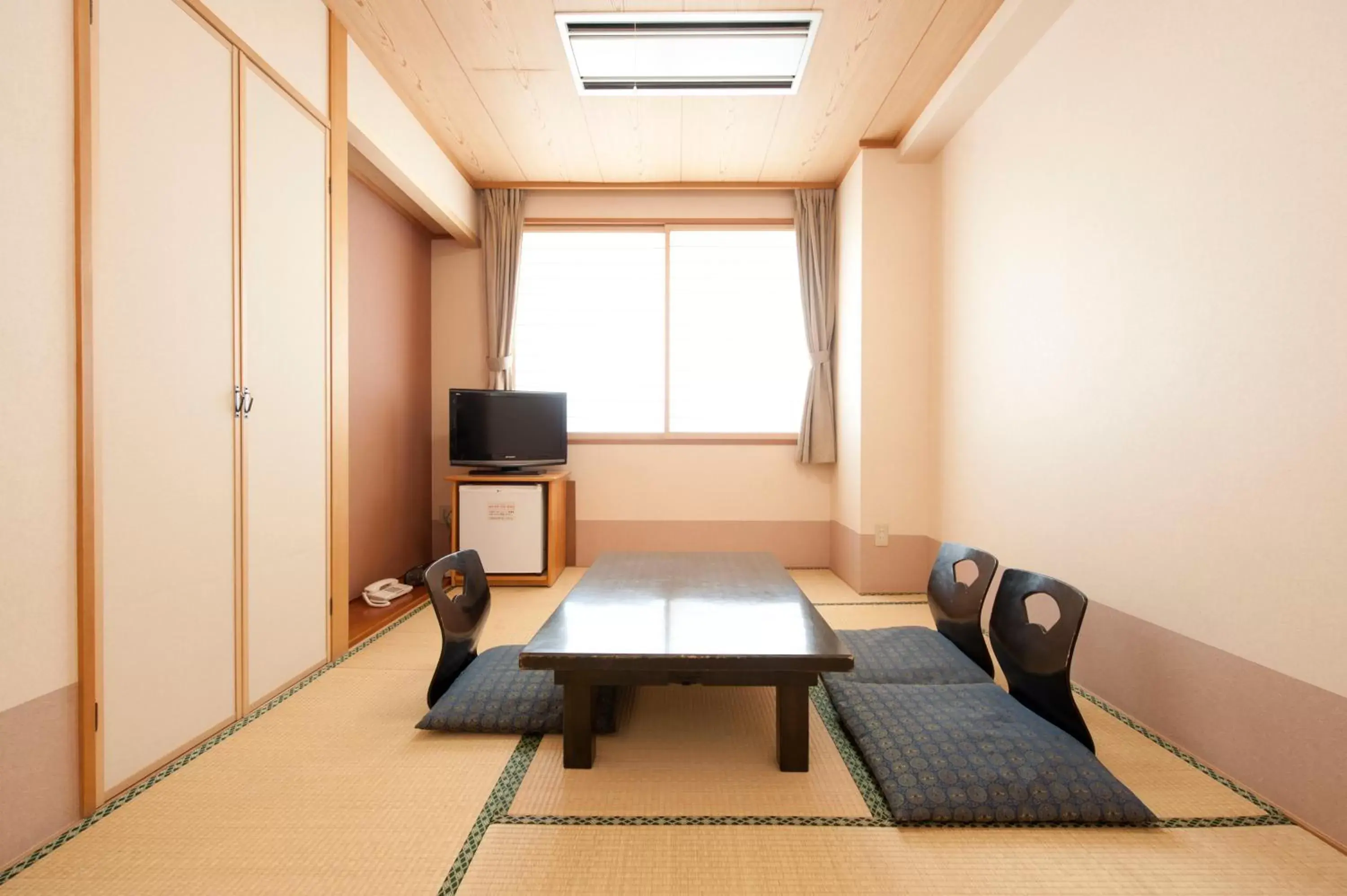 Japanese-Style Triple Room with Shared Bathroom and Sea View - Non-Smoking in Kur and Hotel Suruga Japanese-Style Triple Room with Shared Bathroom and Sea View - Non-Smoking in Kur and Hotel Suruga