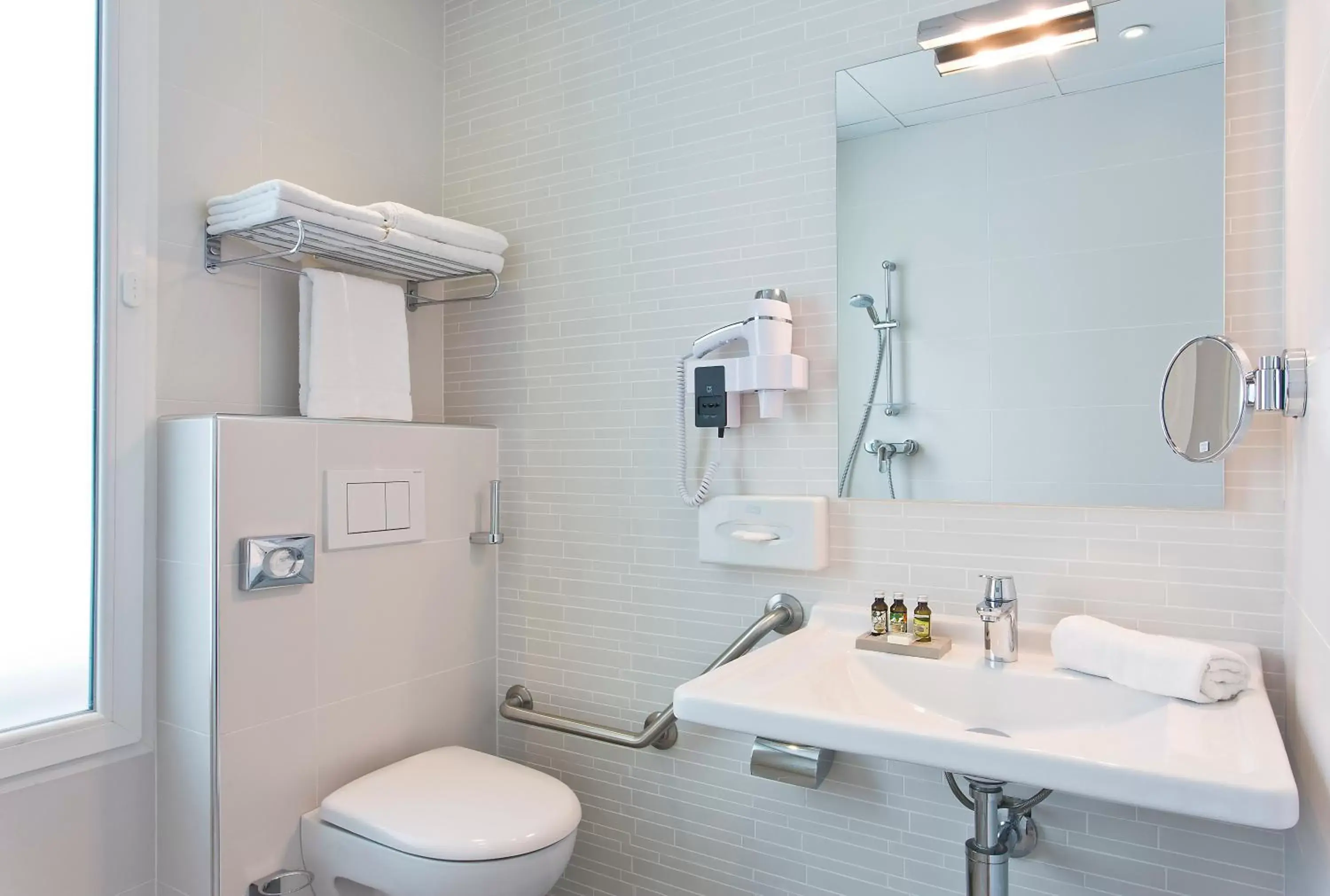 Bathroom in Hotel Daumesnil-Vincennes