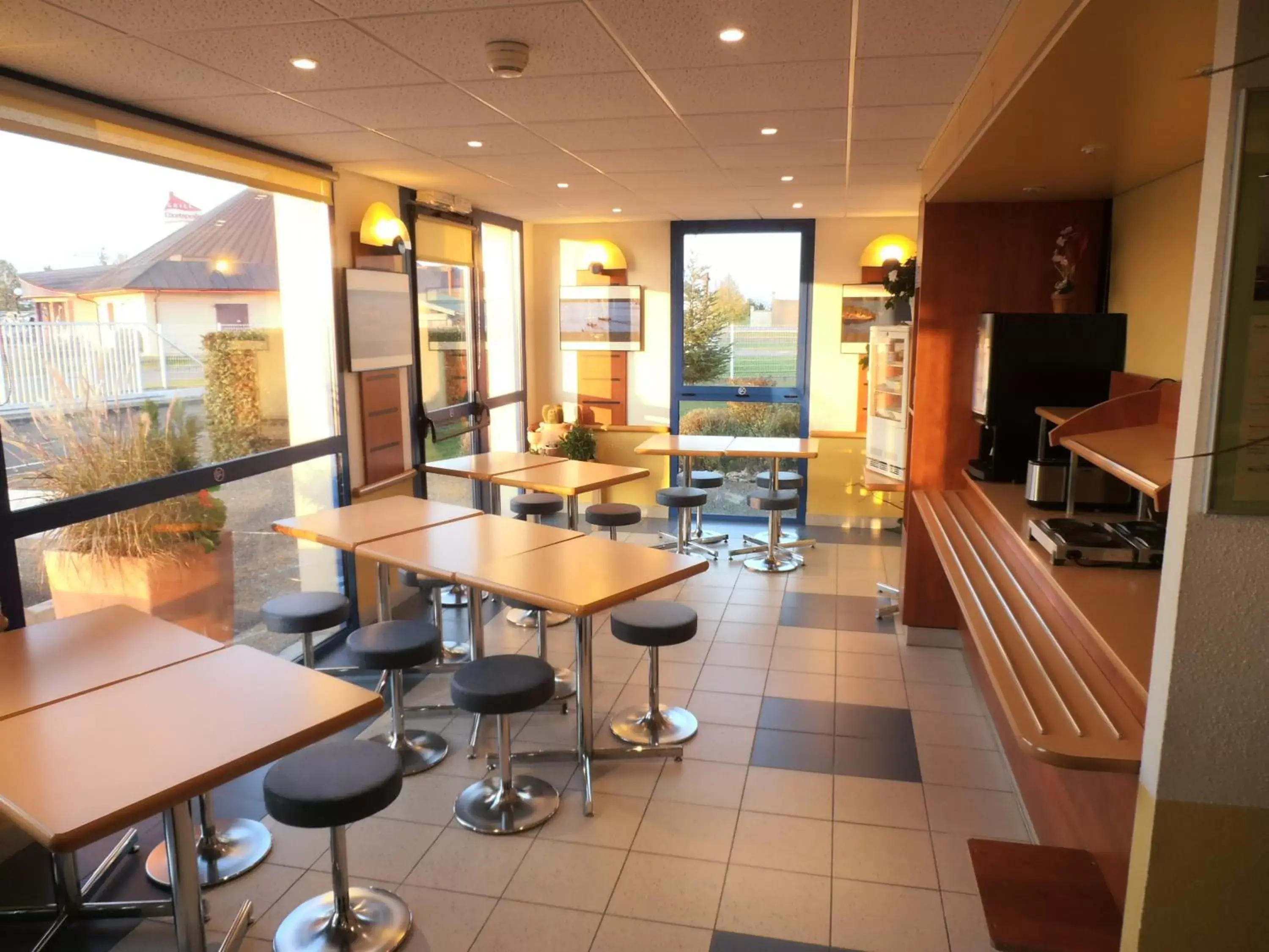 Restaurant/places to eat in ibis budget Meung sur Loire