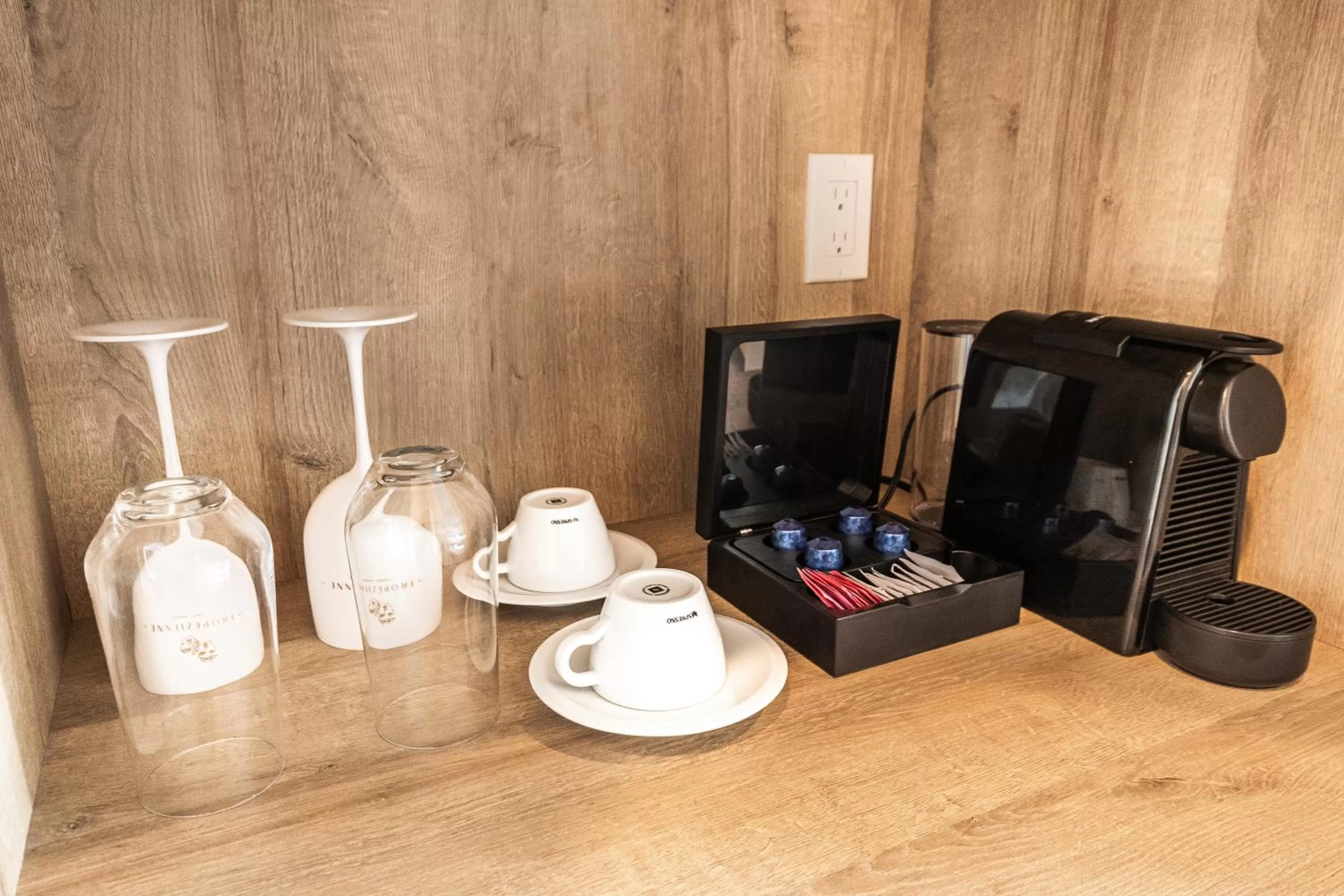 Coffee/tea facilities in Hôtel le Rosay