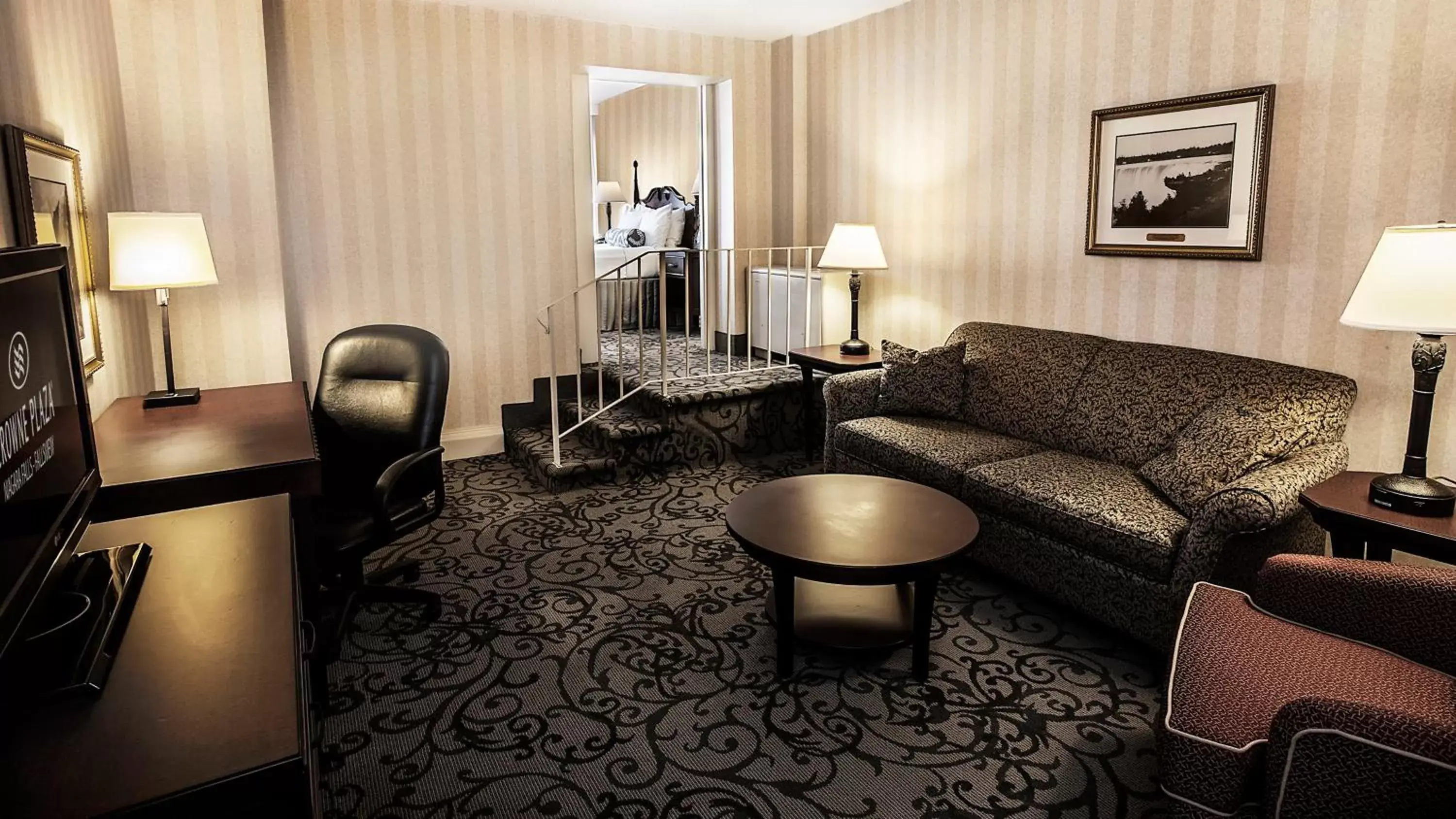 Photo of the whole room, Seating Area in Crowne Plaza Hotel-Niagara Falls/Falls View, an IHG Hotel