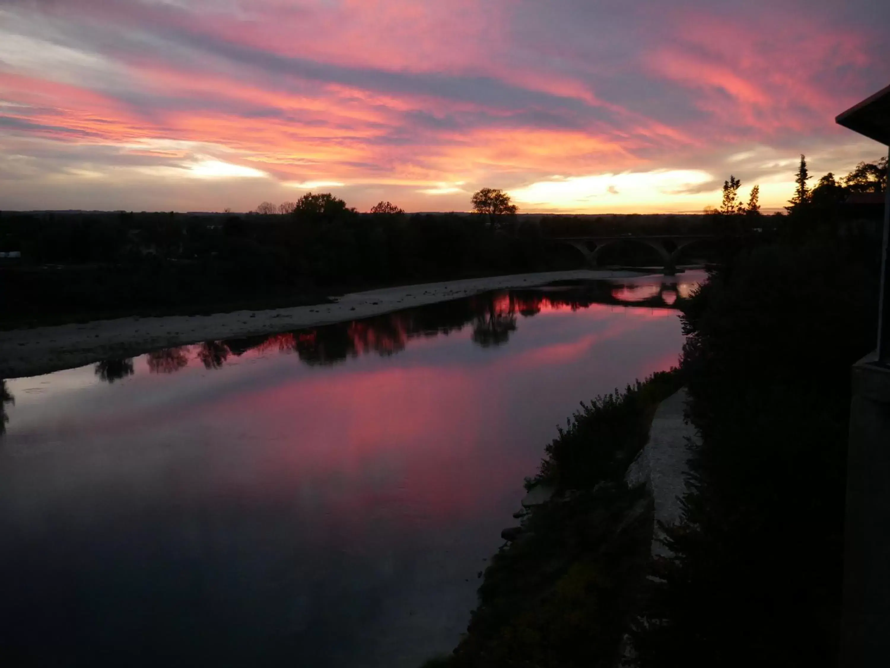 Natural landscape, Sunrise/Sunset in HOTEL restaurant CÔTE GARONNE le BALCON DES DAMES - Tonneins Marmande Agen - chambres climatisées