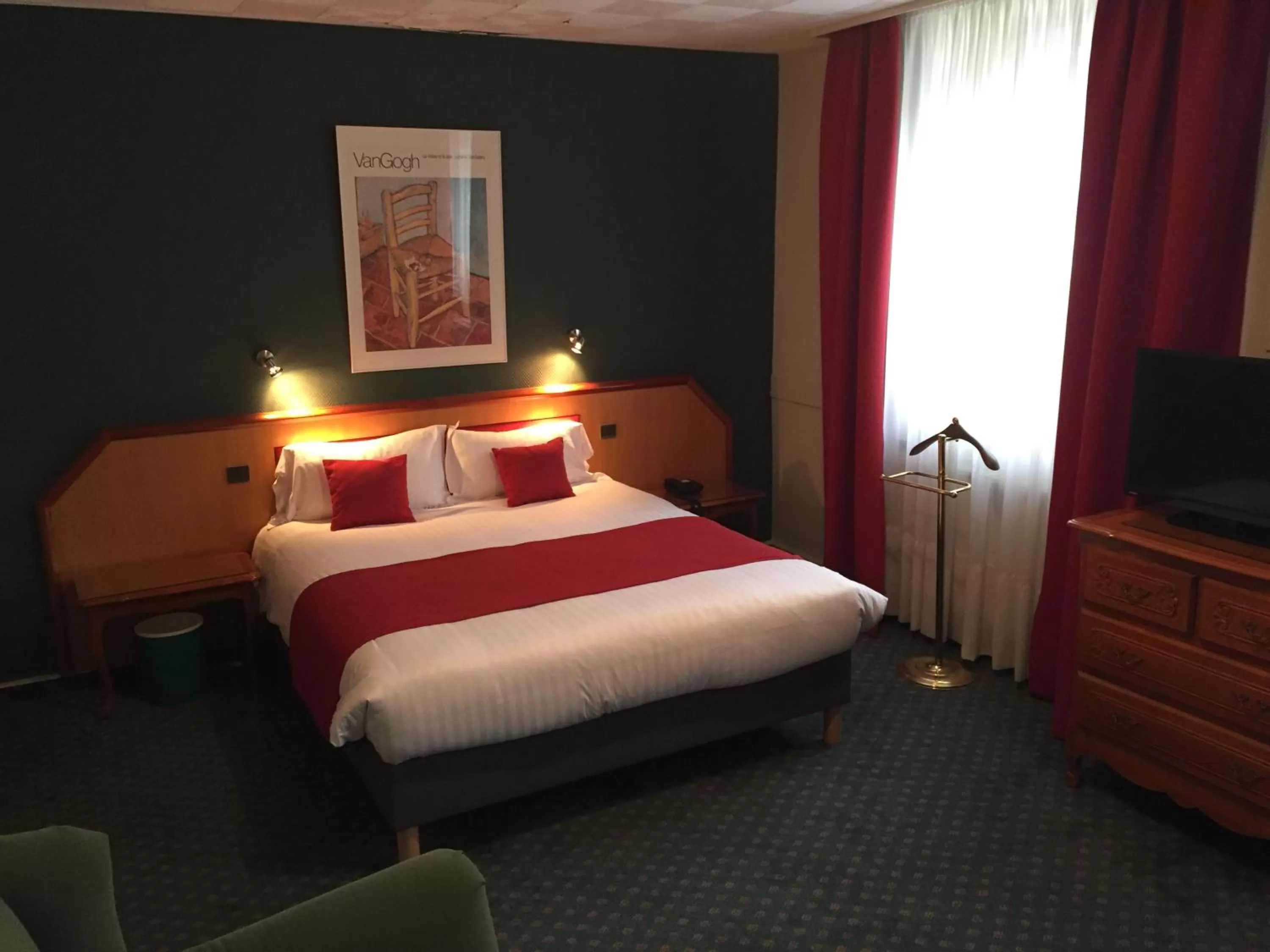 Bedroom, Bed in Hotel De La Paix