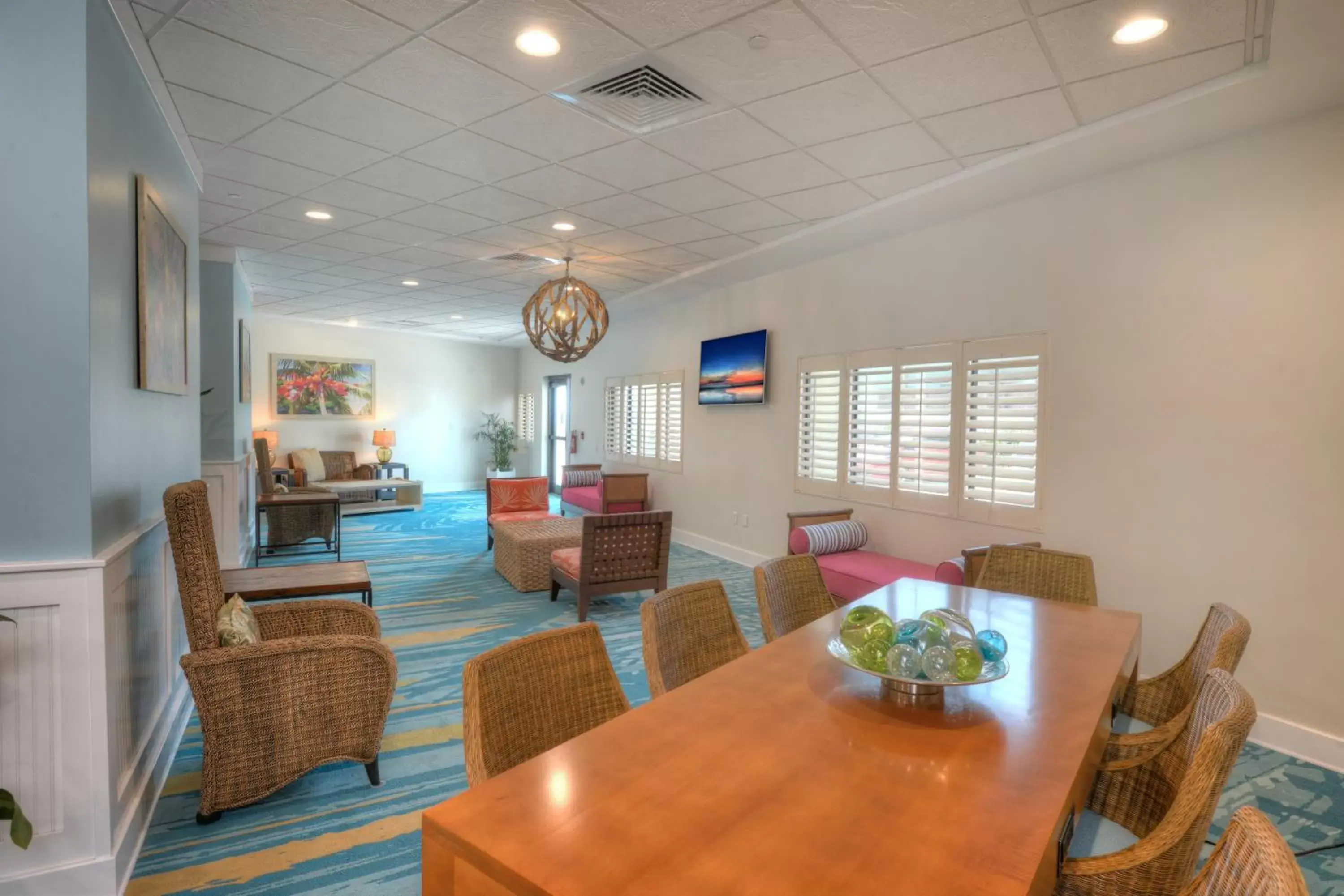 Communal lounge/ TV room, Dining Area in Bahama House - Daytona Beach Shores