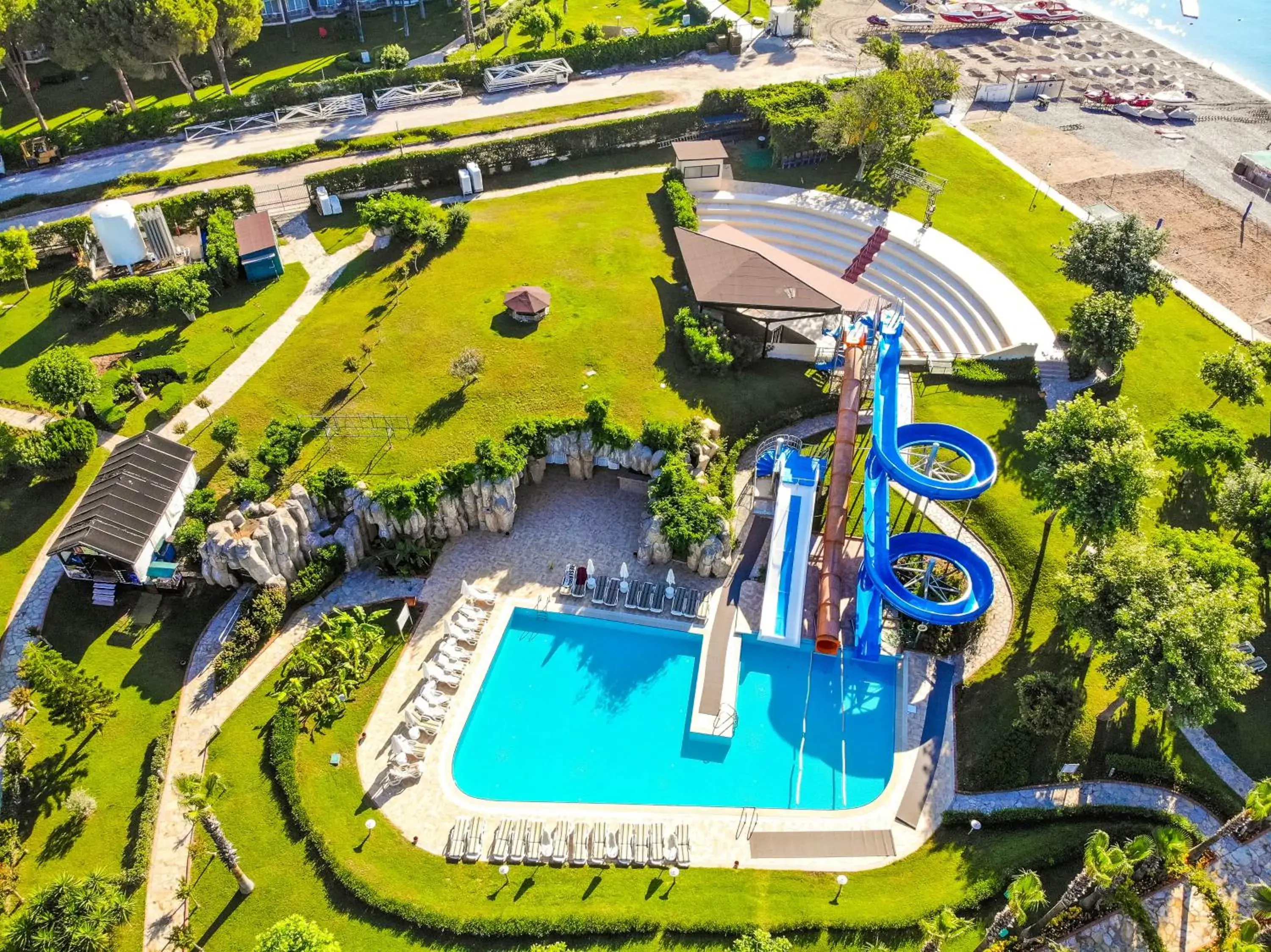 Swimming pool, Bird's-eye View in Queen's Park Le Jardin