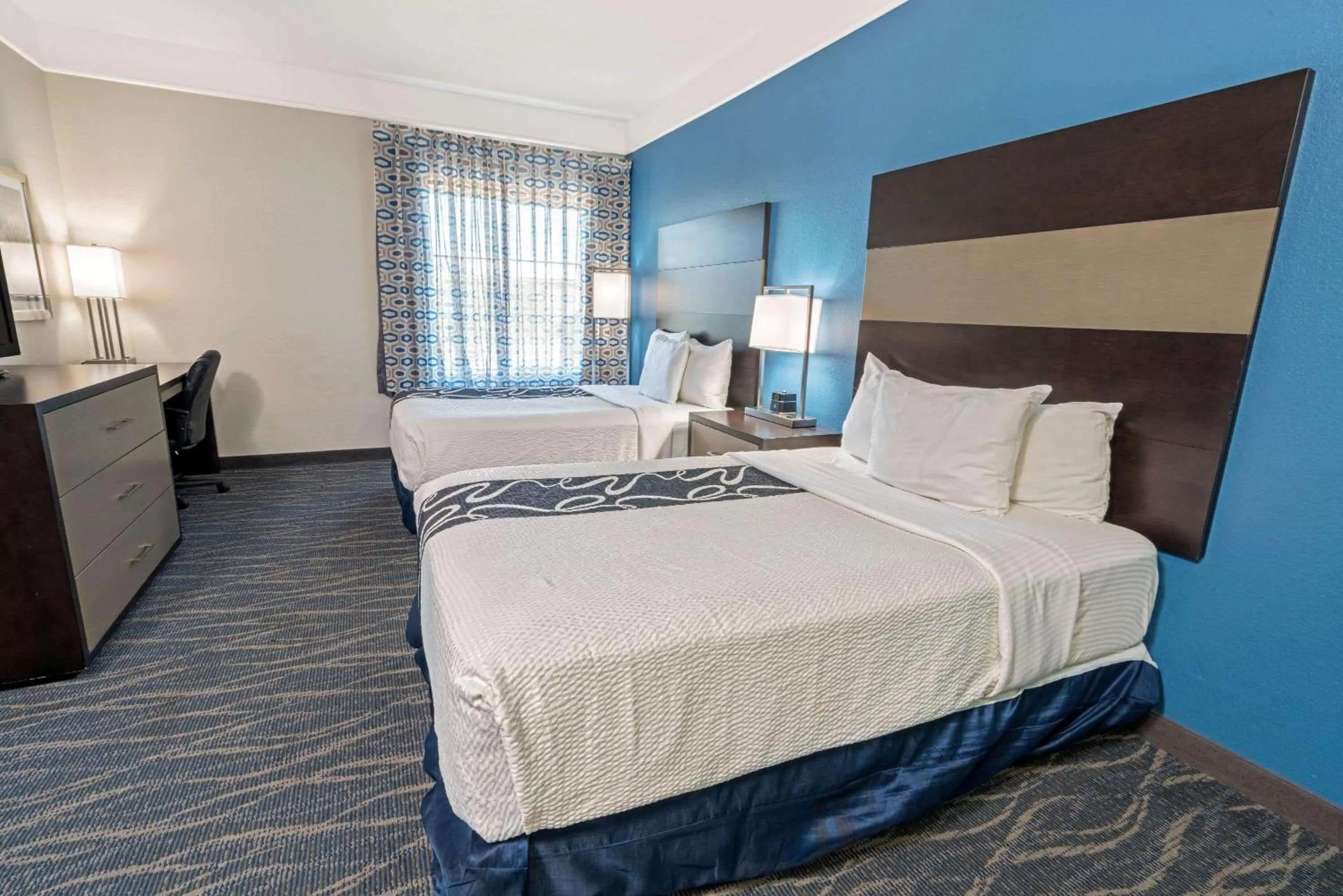 Photo of the whole room, Bed in La Quinta by Wyndham Phoenix I-10 West