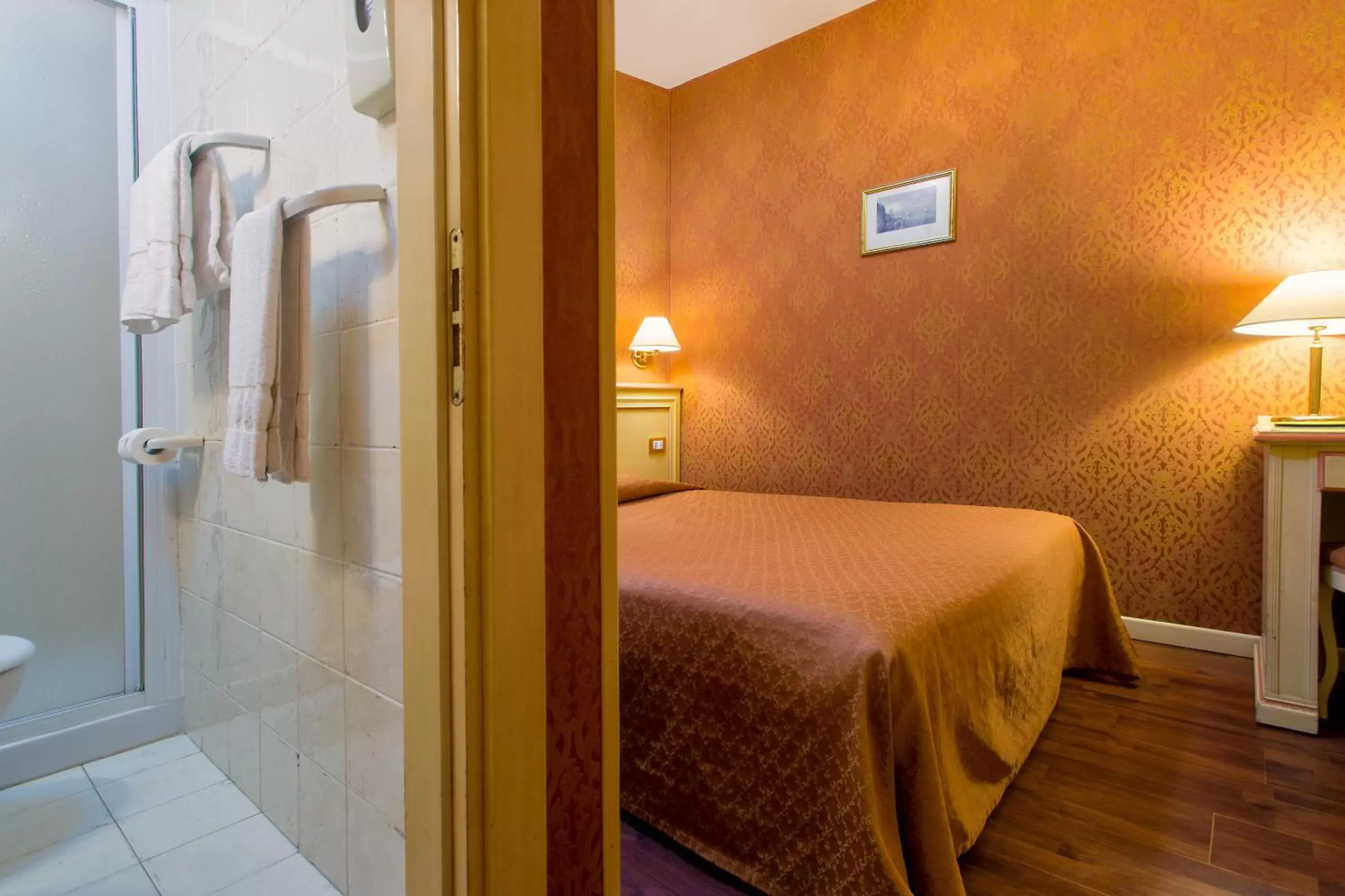 Bathroom, Bed in Hotel Conterie