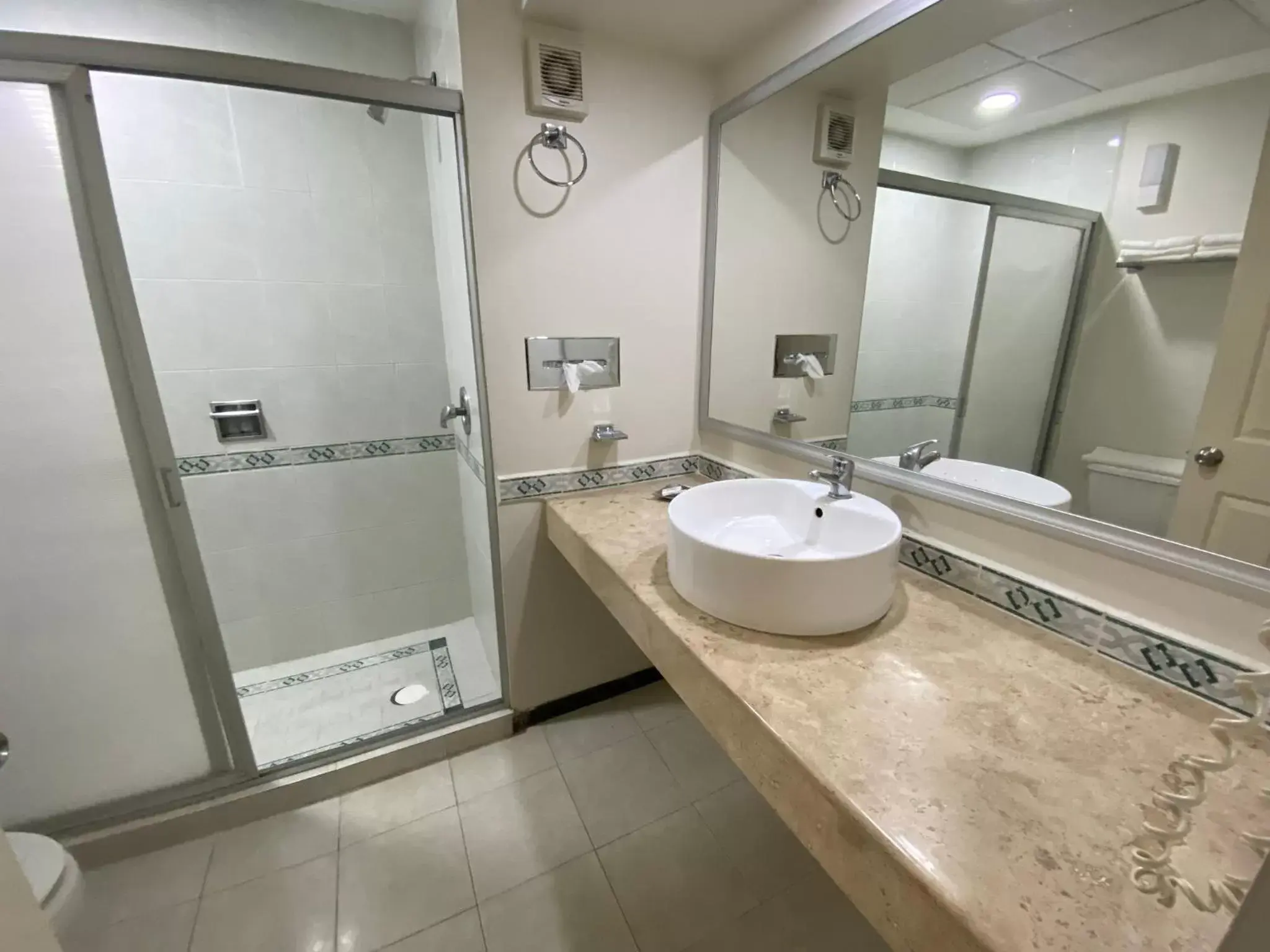 Bathroom in Hotel Enterprise Inn Poliforum