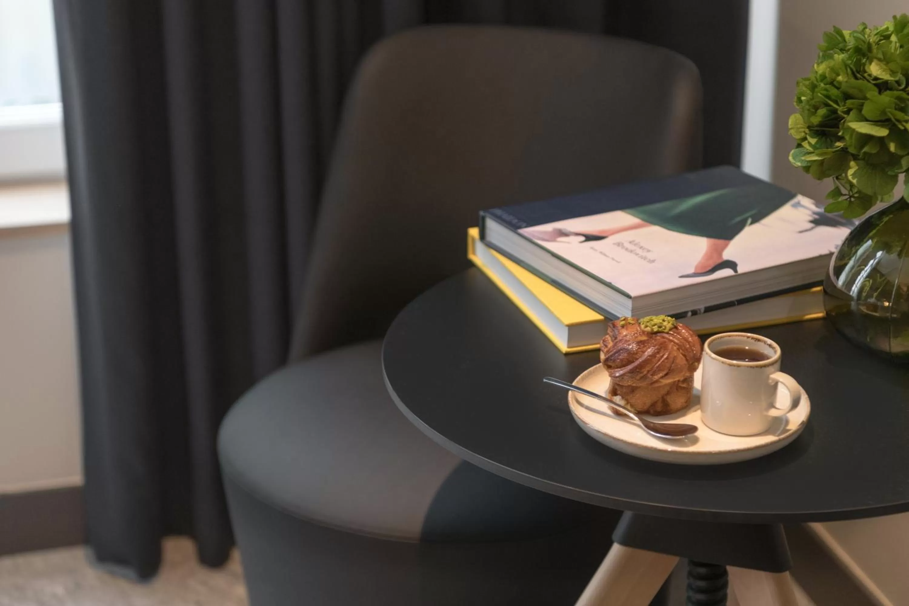 Living room, Restaurant/Places to Eat in MiHotel Sala