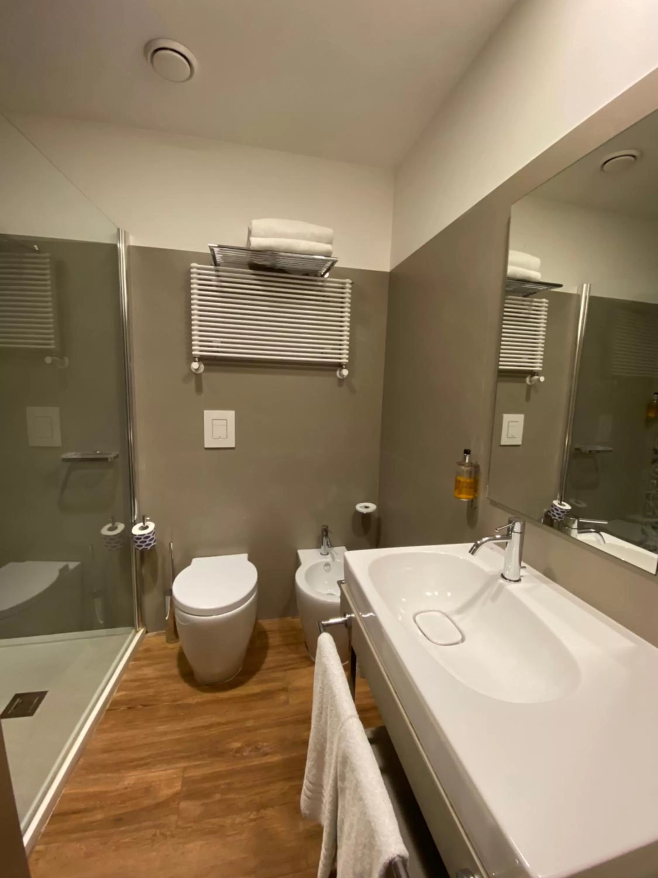 Shower in Basilica Hotel