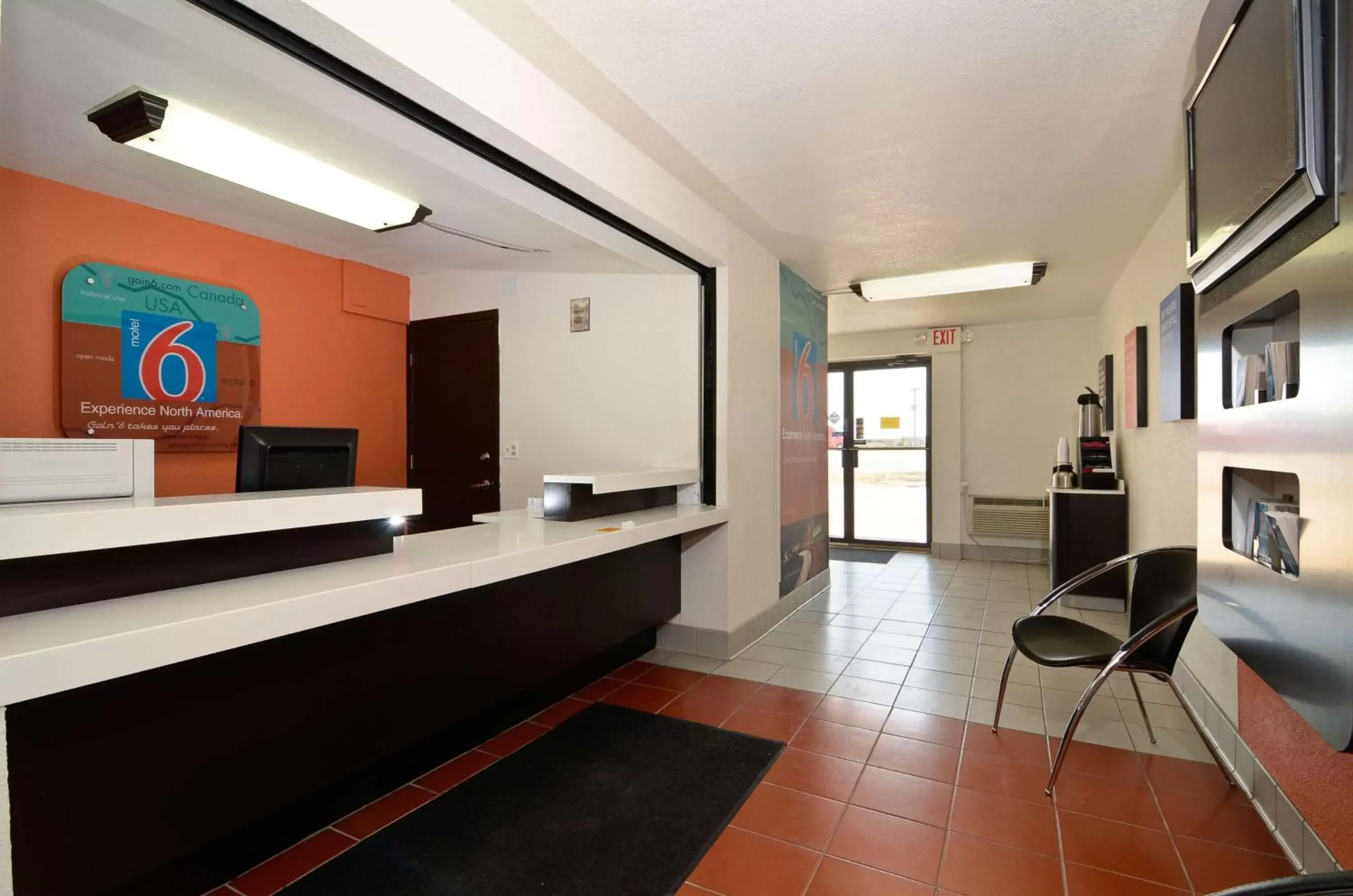 Communal lounge/ TV room, Lobby/Reception in Motel 6-South Haven, KS