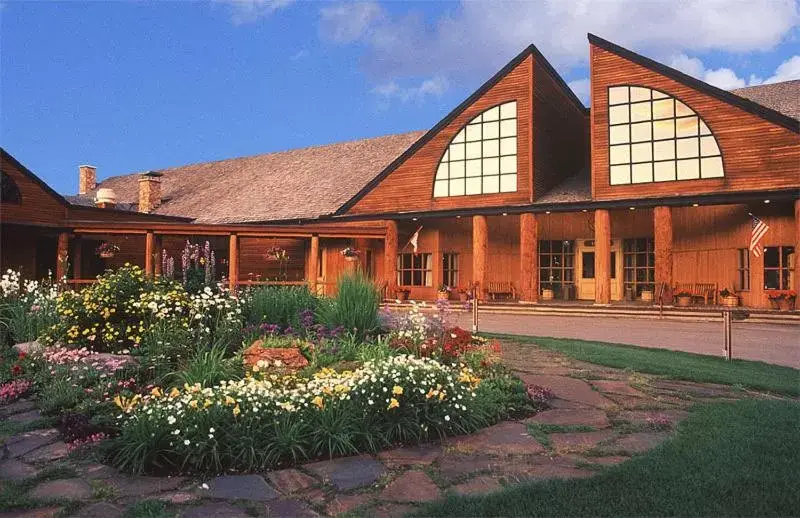 Facade/entrance, Property Building in Grouse Mountain Lodge