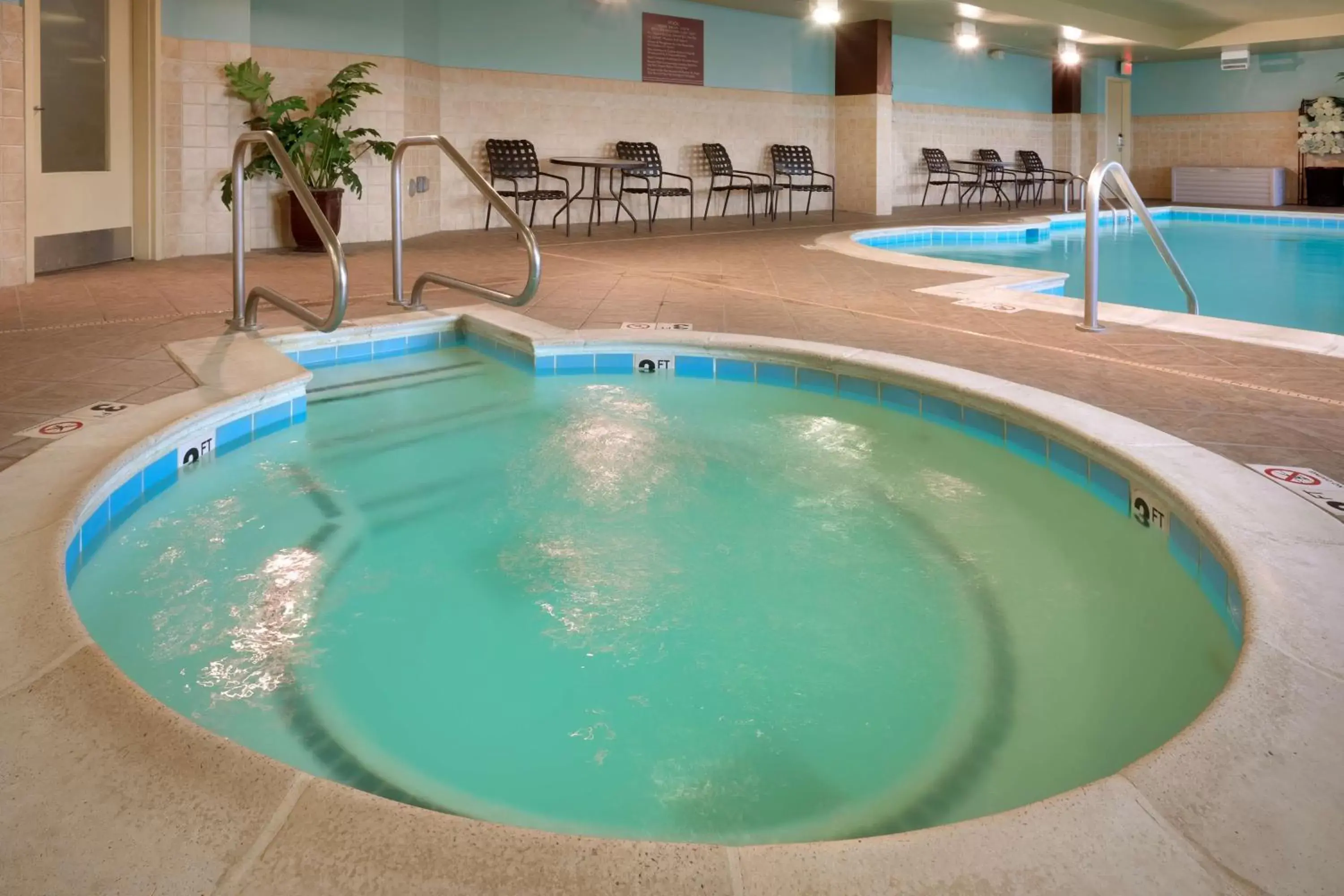 Hot Tub, Swimming Pool in Hilton Garden Inn Clarksville