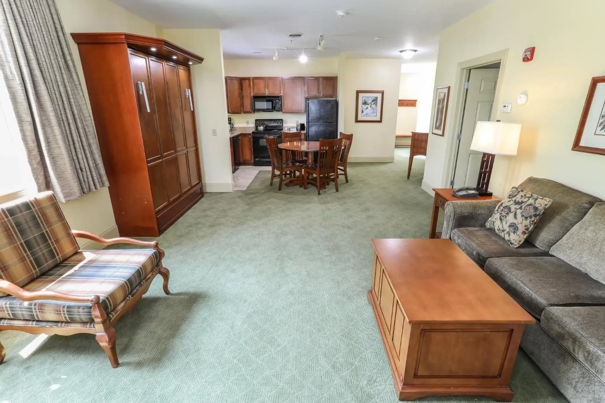 Living room, Seating Area in Kaatskill Mountain Club and Condos by Hunter Mountain