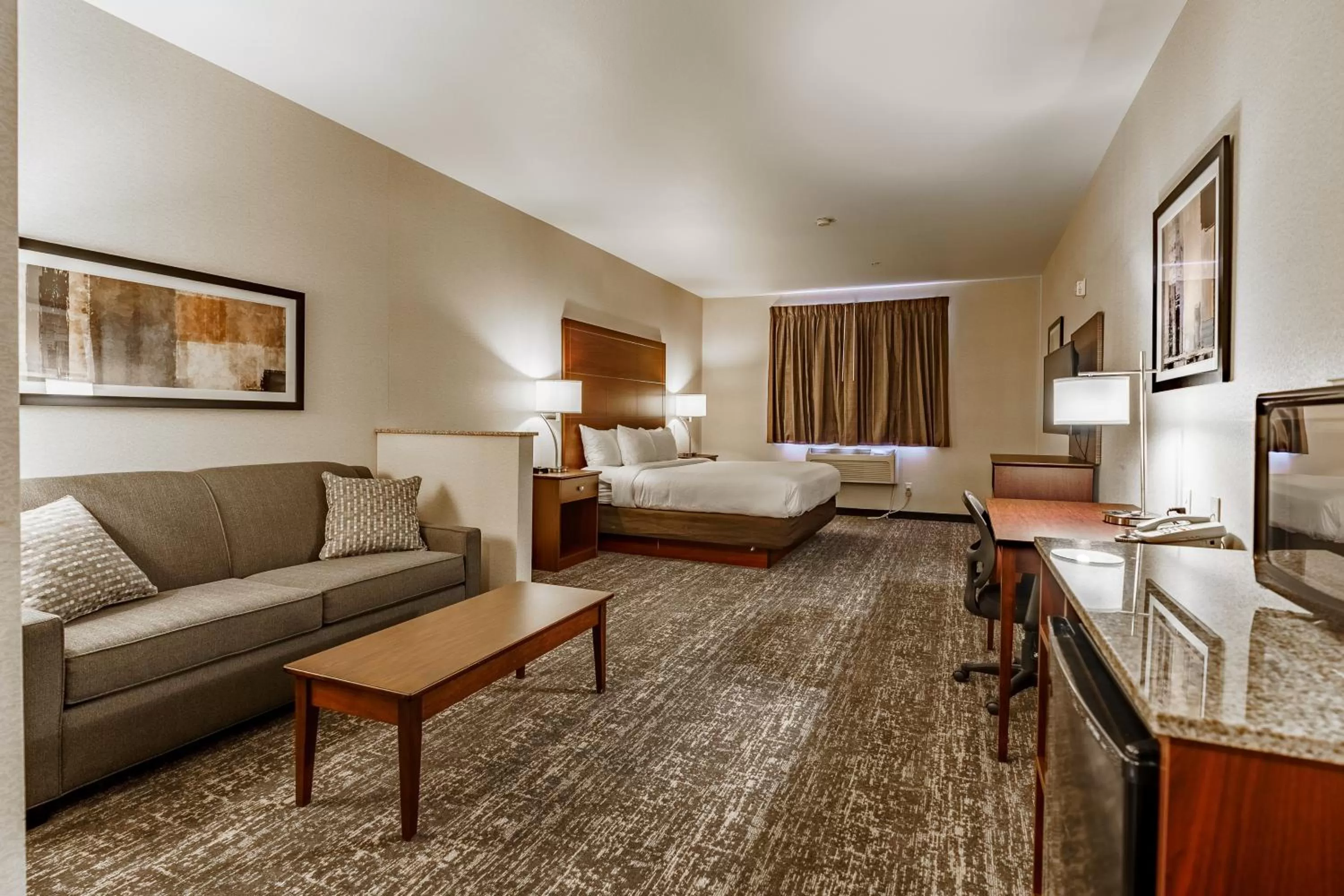 Photo of the whole room, Bed in Cobblestone Suites - Ripon