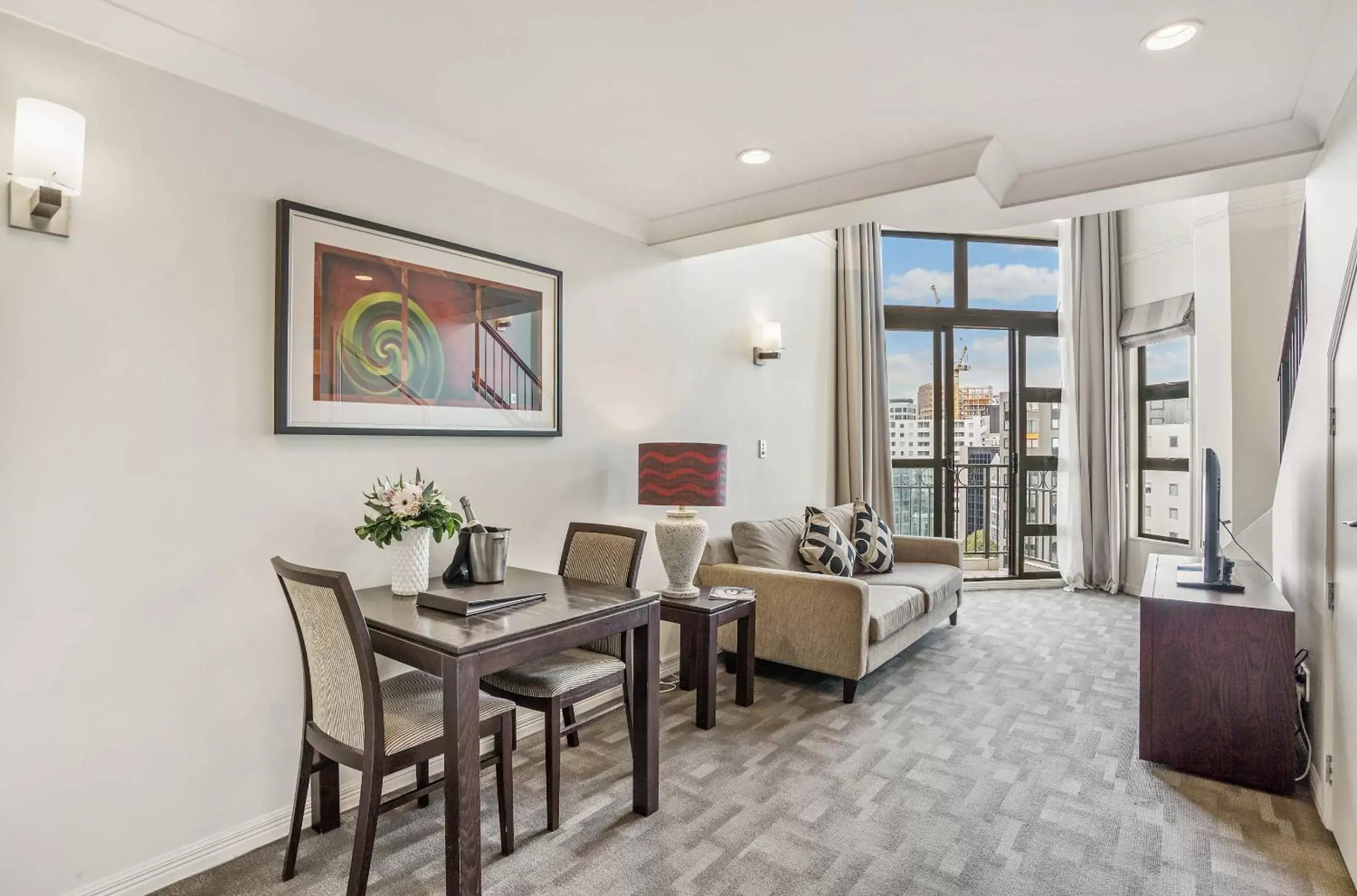 TV and multimedia, Dining Area in Parkside Hotel & Apartments