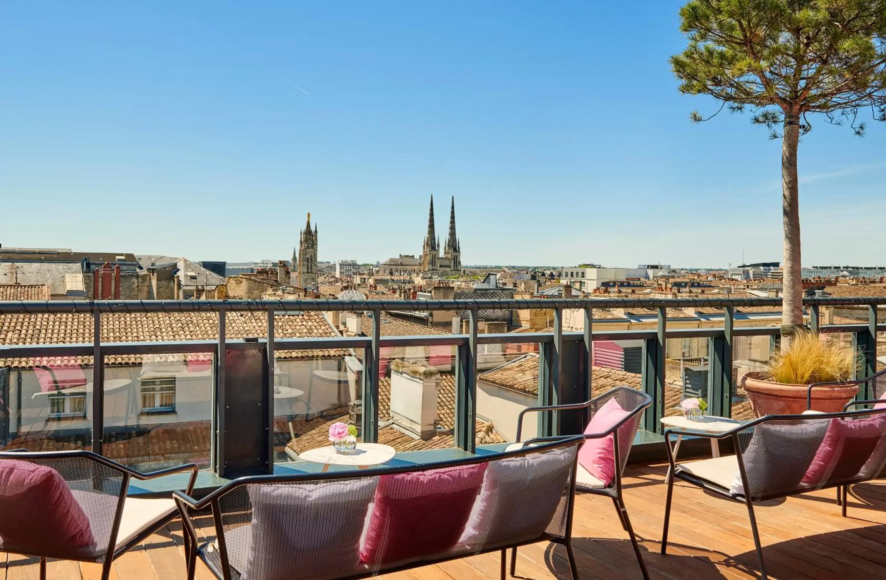 Lounge or bar in InterContinental Bordeaux Le Grand Hotel, an IHG Hotel