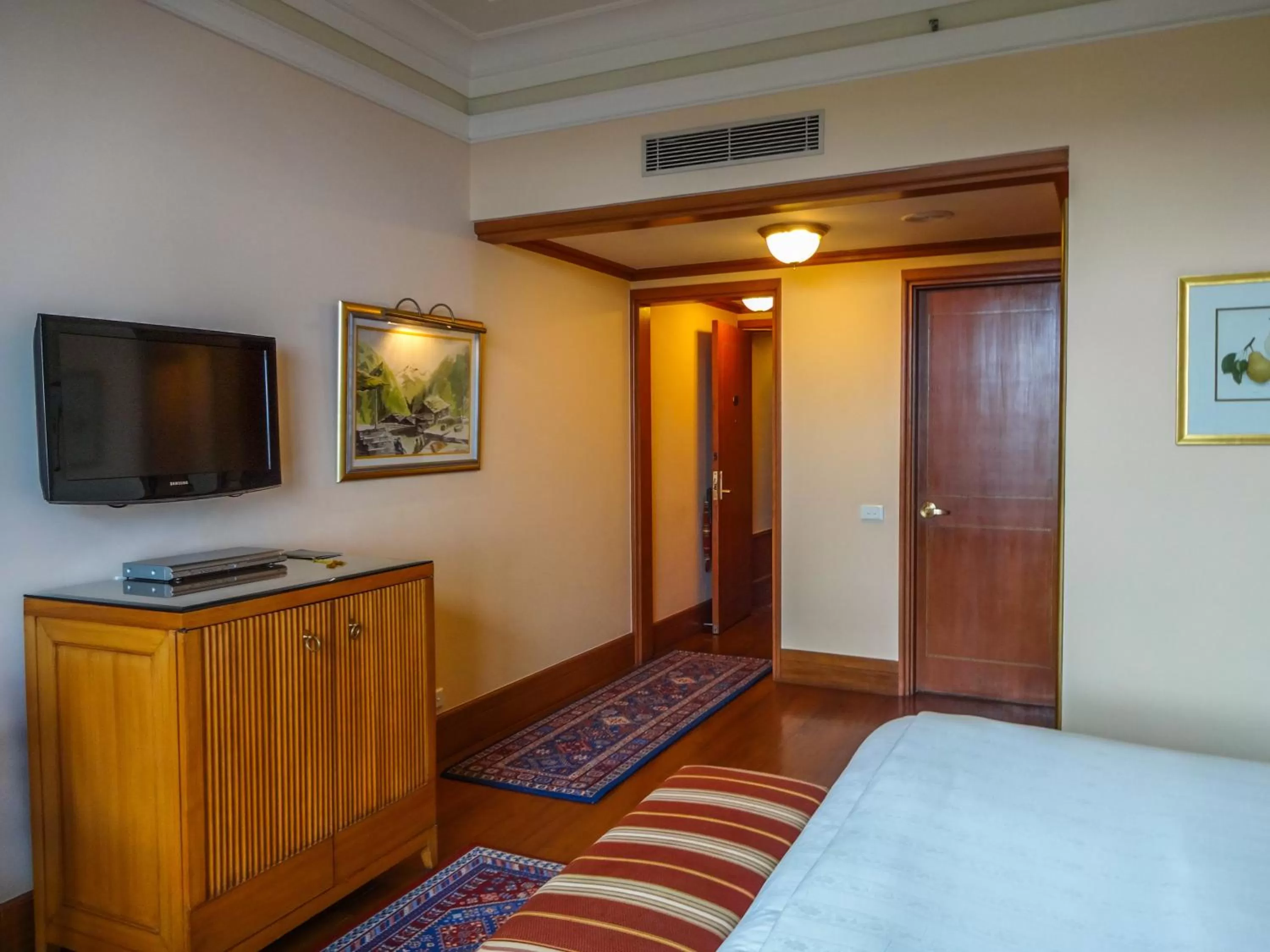 Bedroom, Bed in Wildflower Hall, An Oberoi Resort, Shimla