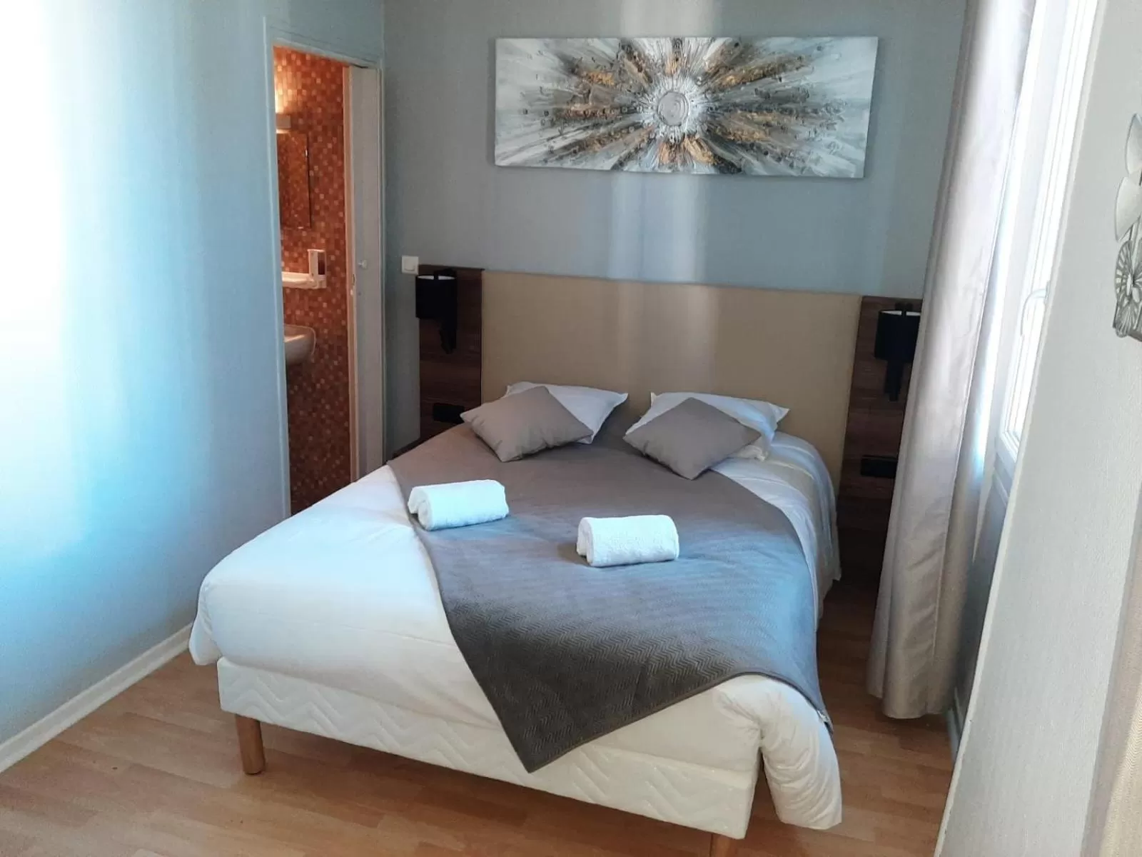 Bed in Hotel Le Rochegude