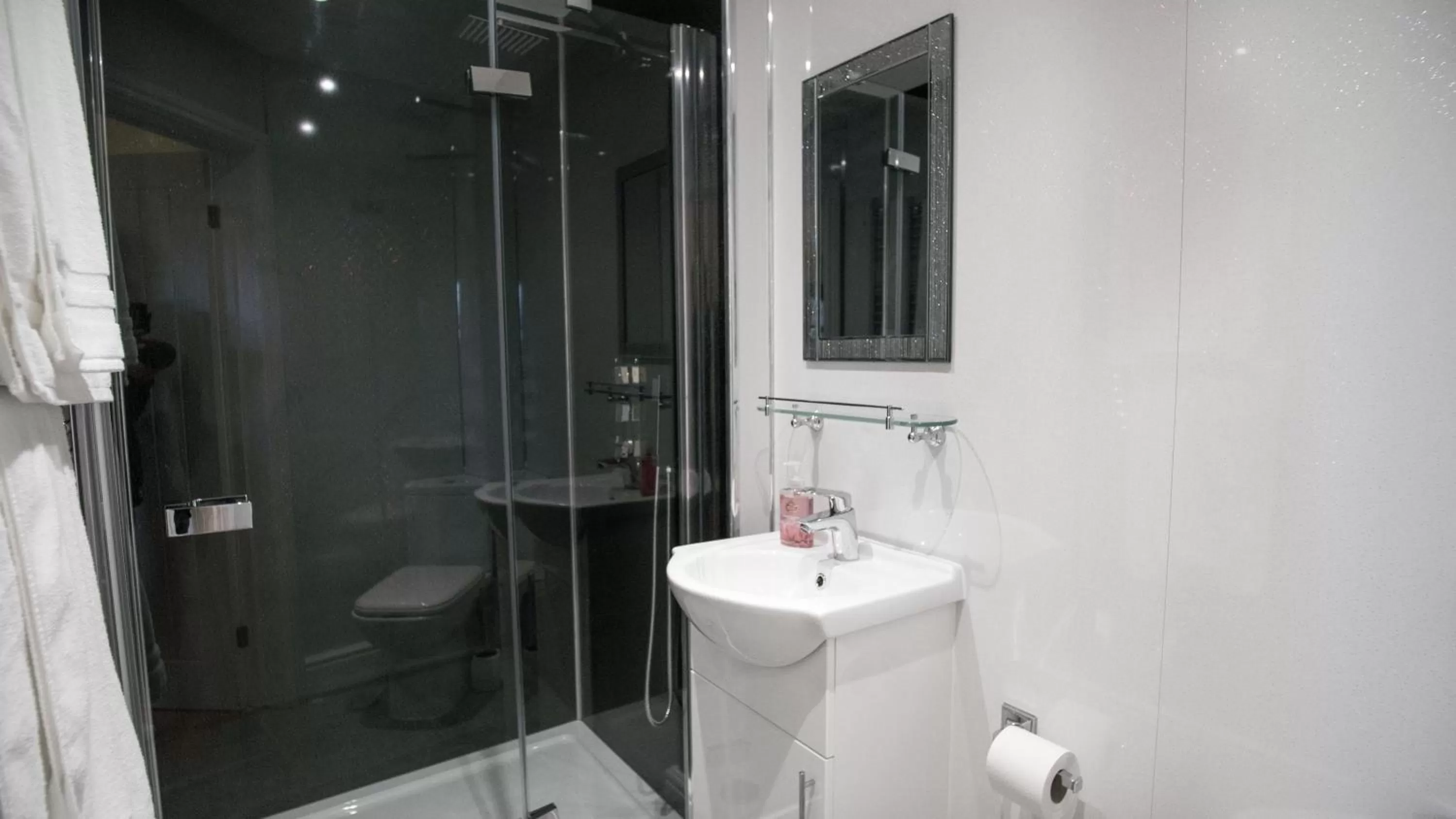 Bathroom in The Pebley Inn