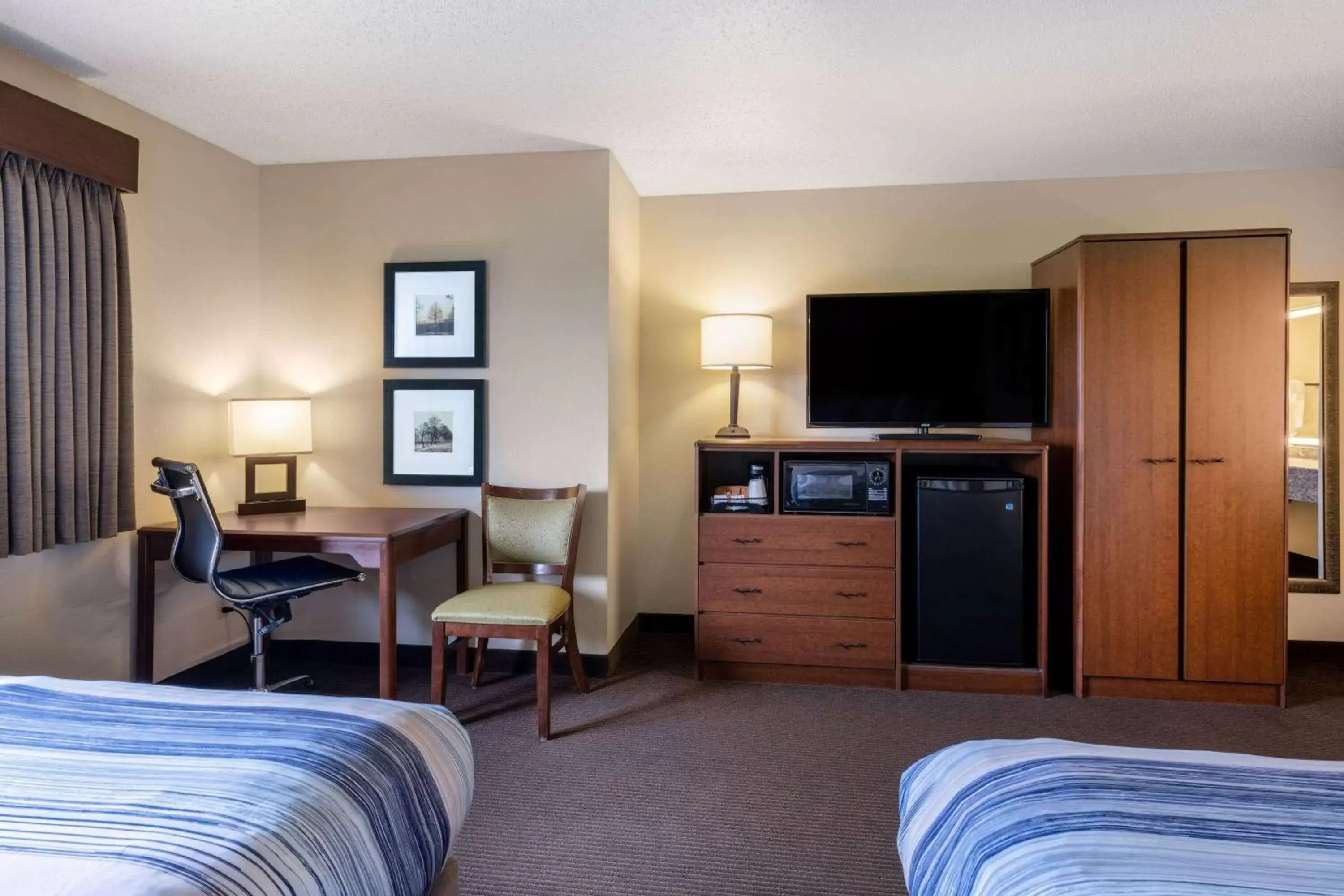 Photo of the whole room, TV/Entertainment Center in AmericInn by Wyndham Two Harbors Near Lake Superior