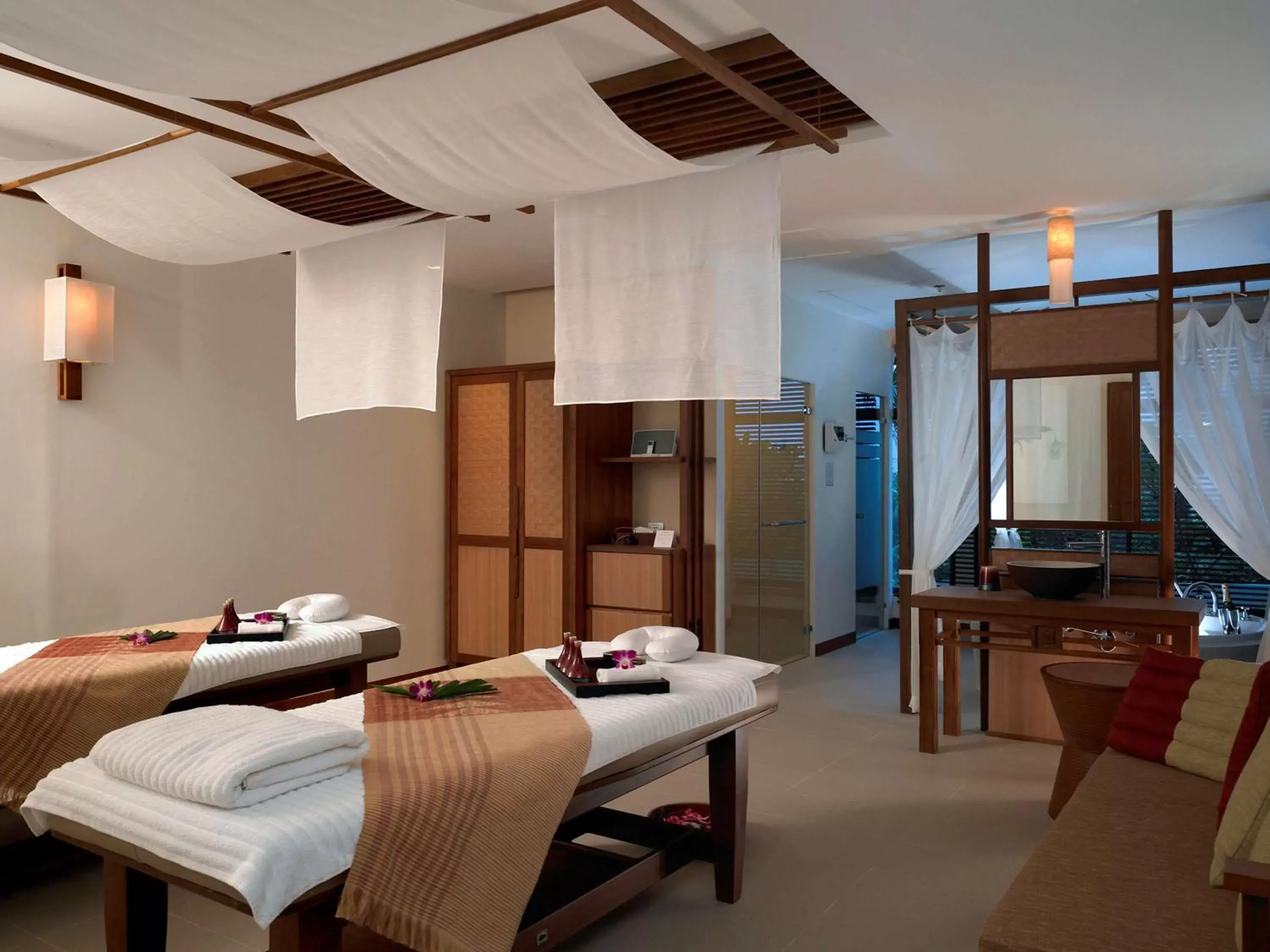 Spa and wellness centre/facilities, TV/Entertainment Center in Pullman Khon Kaen Raja Orchid