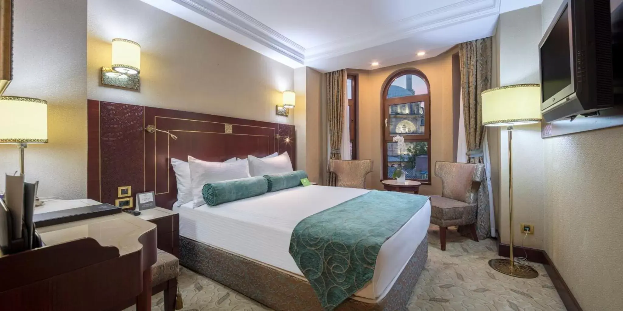 Photo of the whole room, Bed in Crowne Plaza Istanbul - Old City, an IHG Hotel