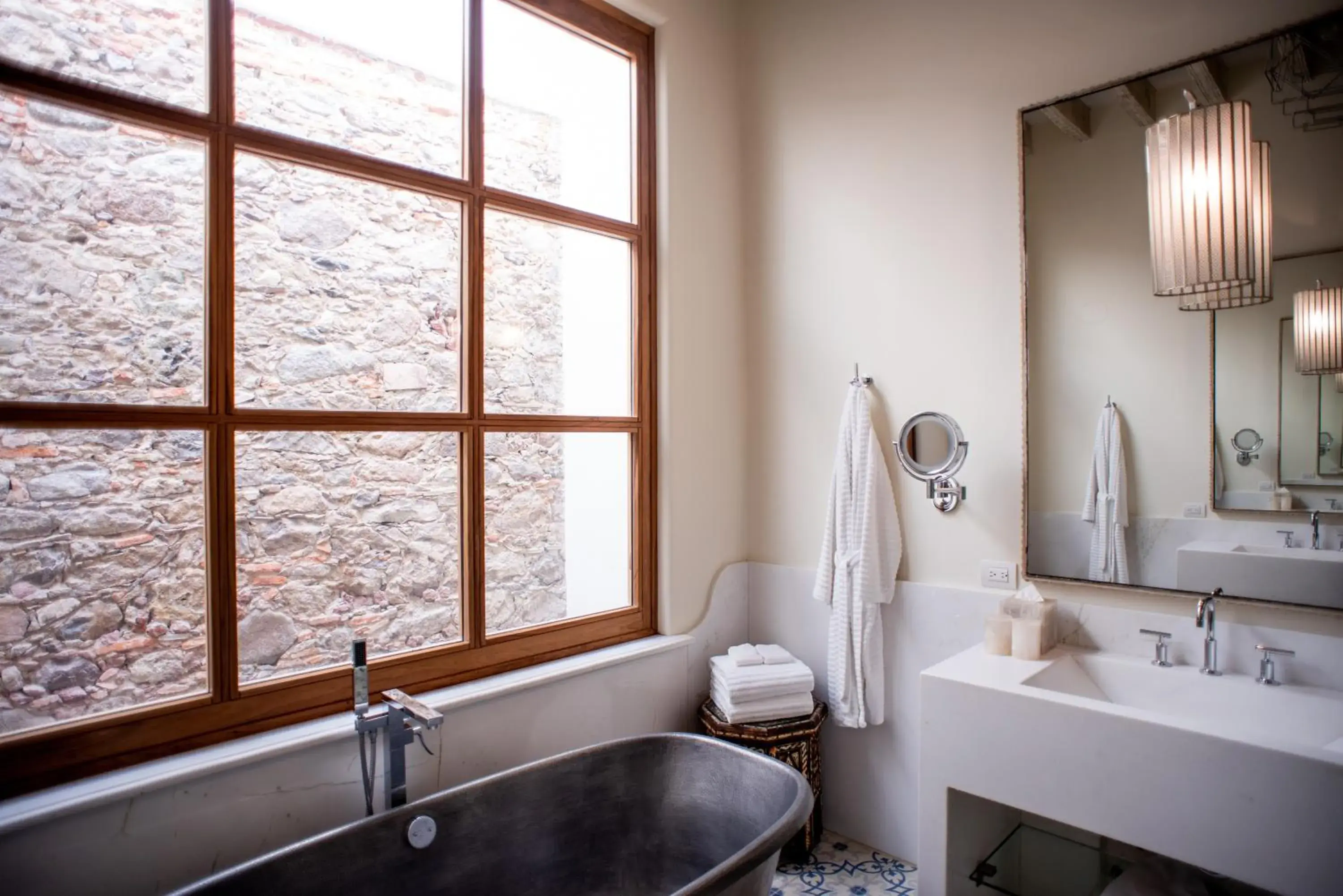 Bathroom in HOTEL CASA BLANCA 7