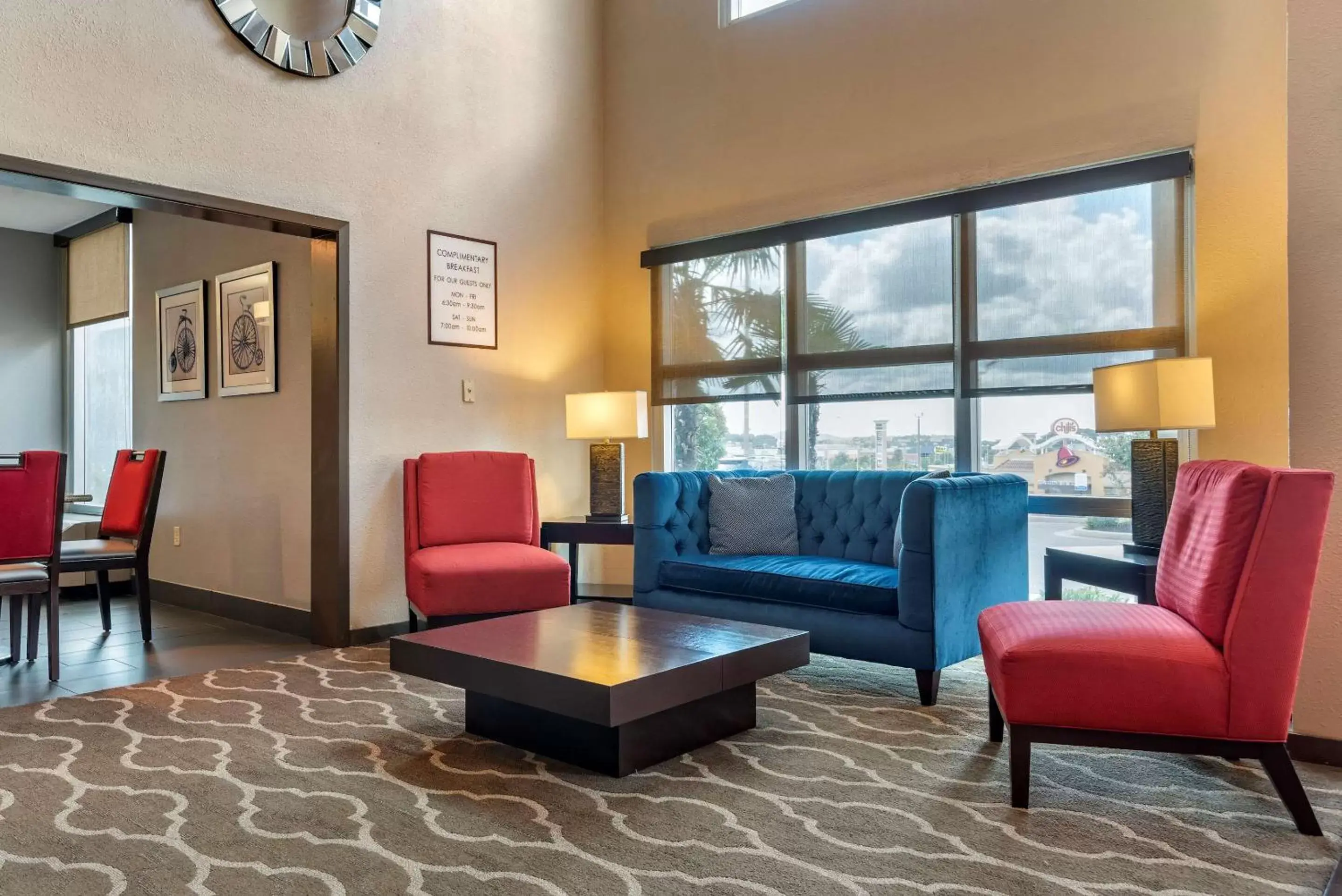 Lobby or reception, Lounge/Bar in Comfort Inn Meridian