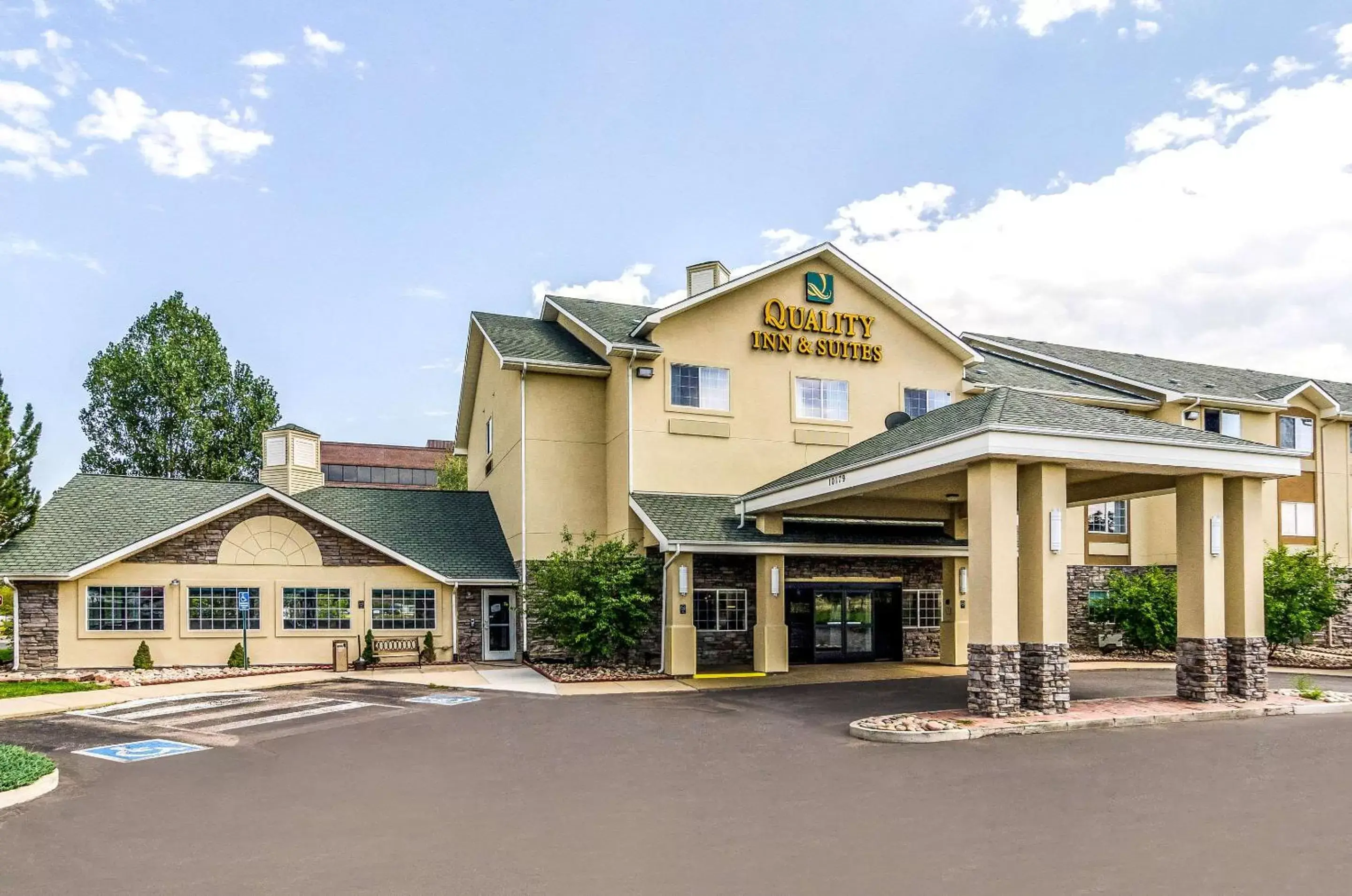 Property Building in Quality Inn & Suites Westminster – Broomfield