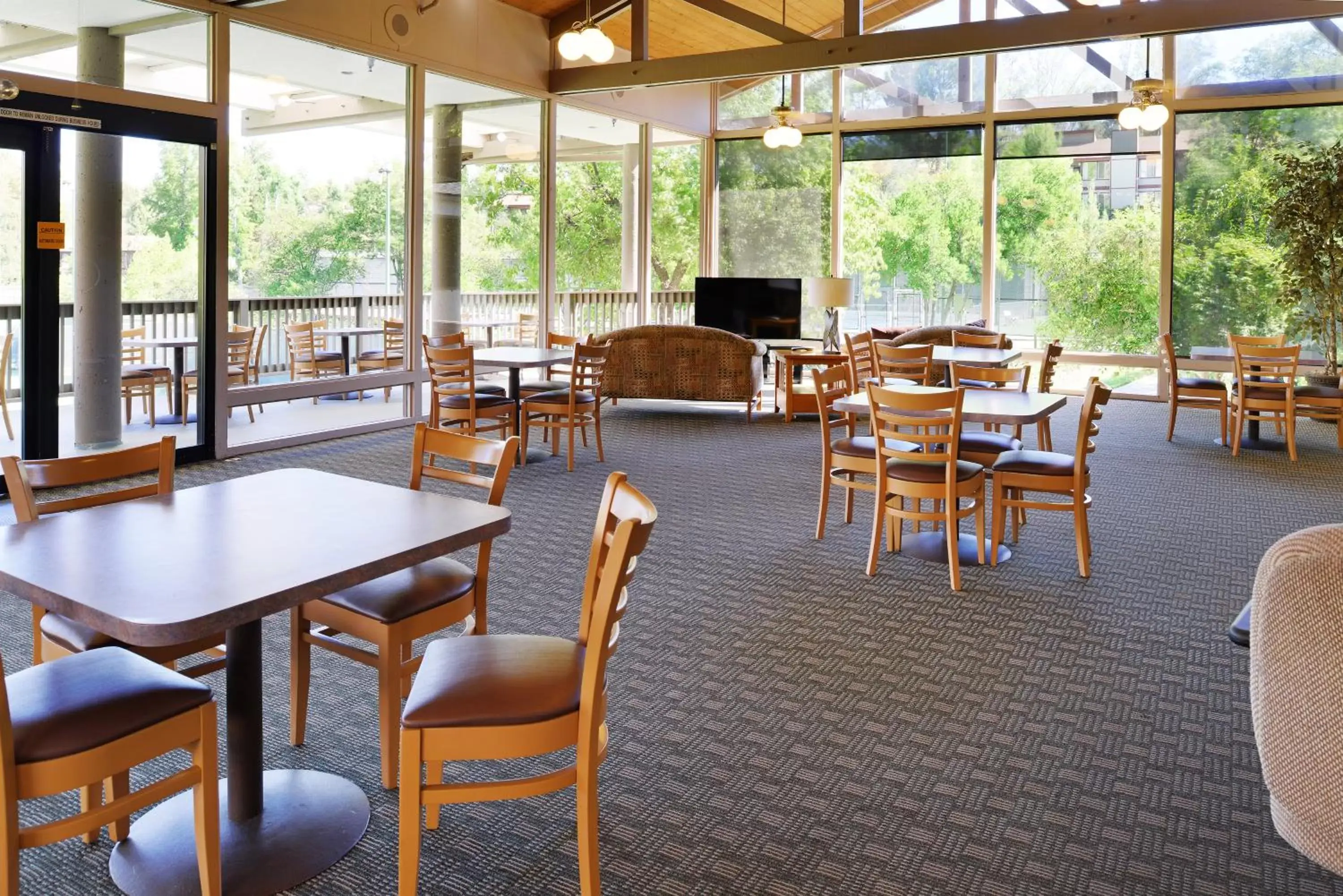 Day, Restaurant/Places to Eat in Riviera Oaks Resort