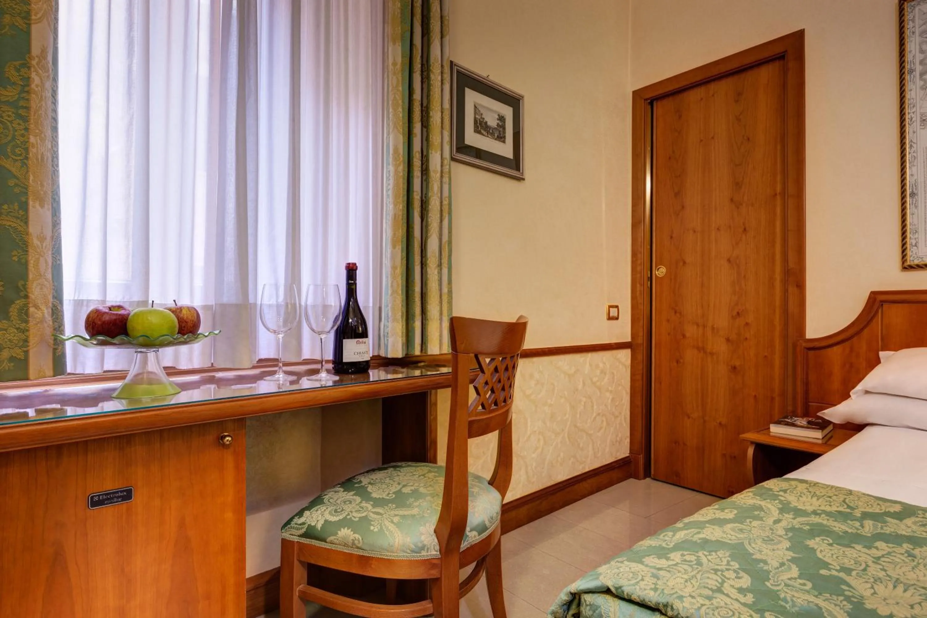 Photo of the whole room, Bed in Hotel Amalfi