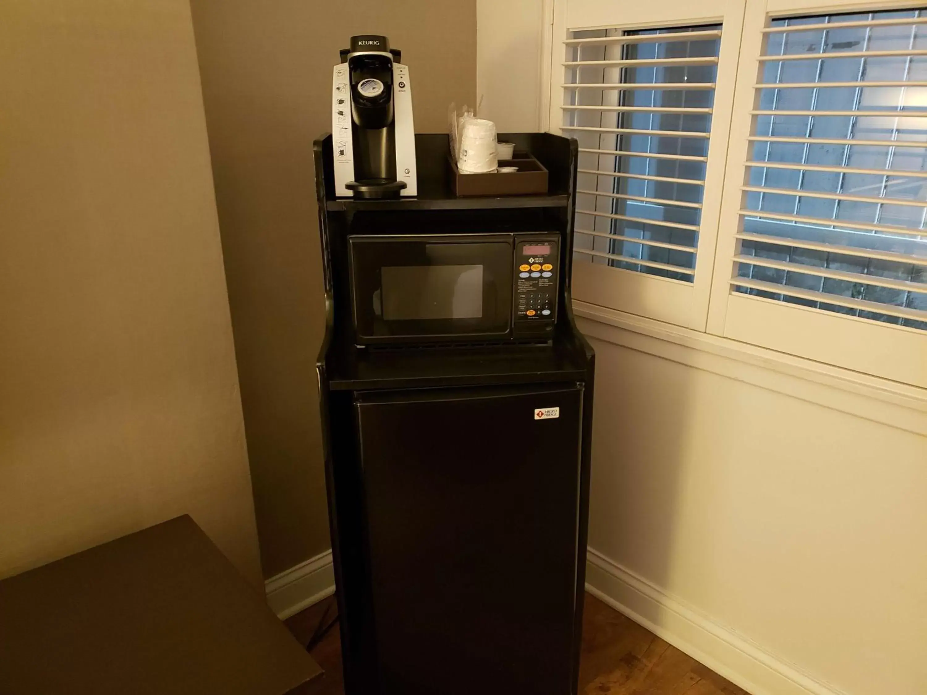 Photo of the whole room, Kitchen/Kitchenette in Best Western Plus Hawthorne Terrace Hotel