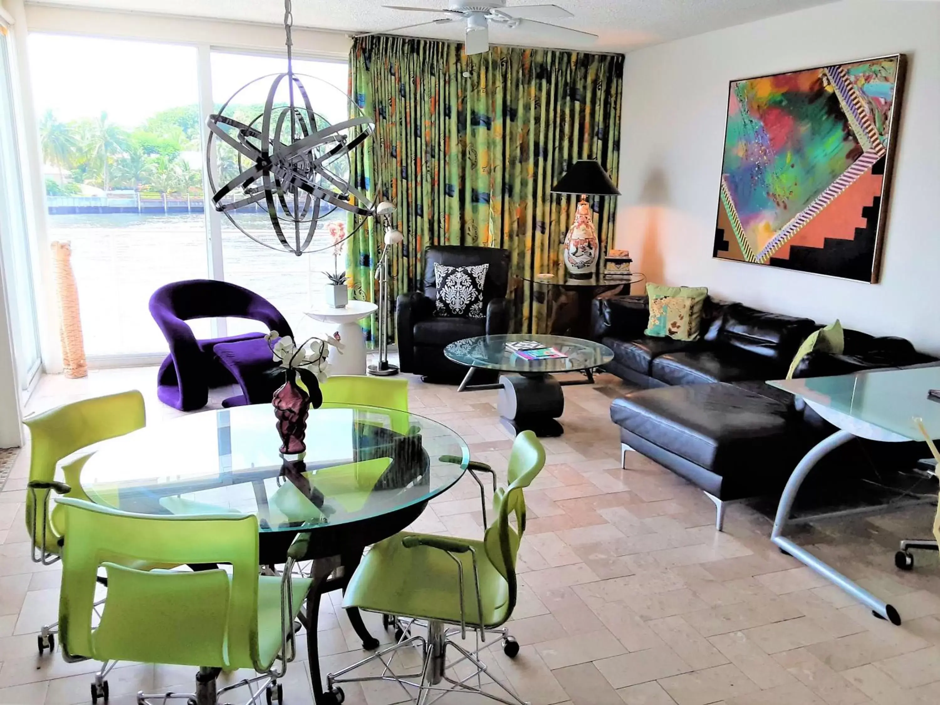 Living room in Manhattan Tower Apartment Hotel