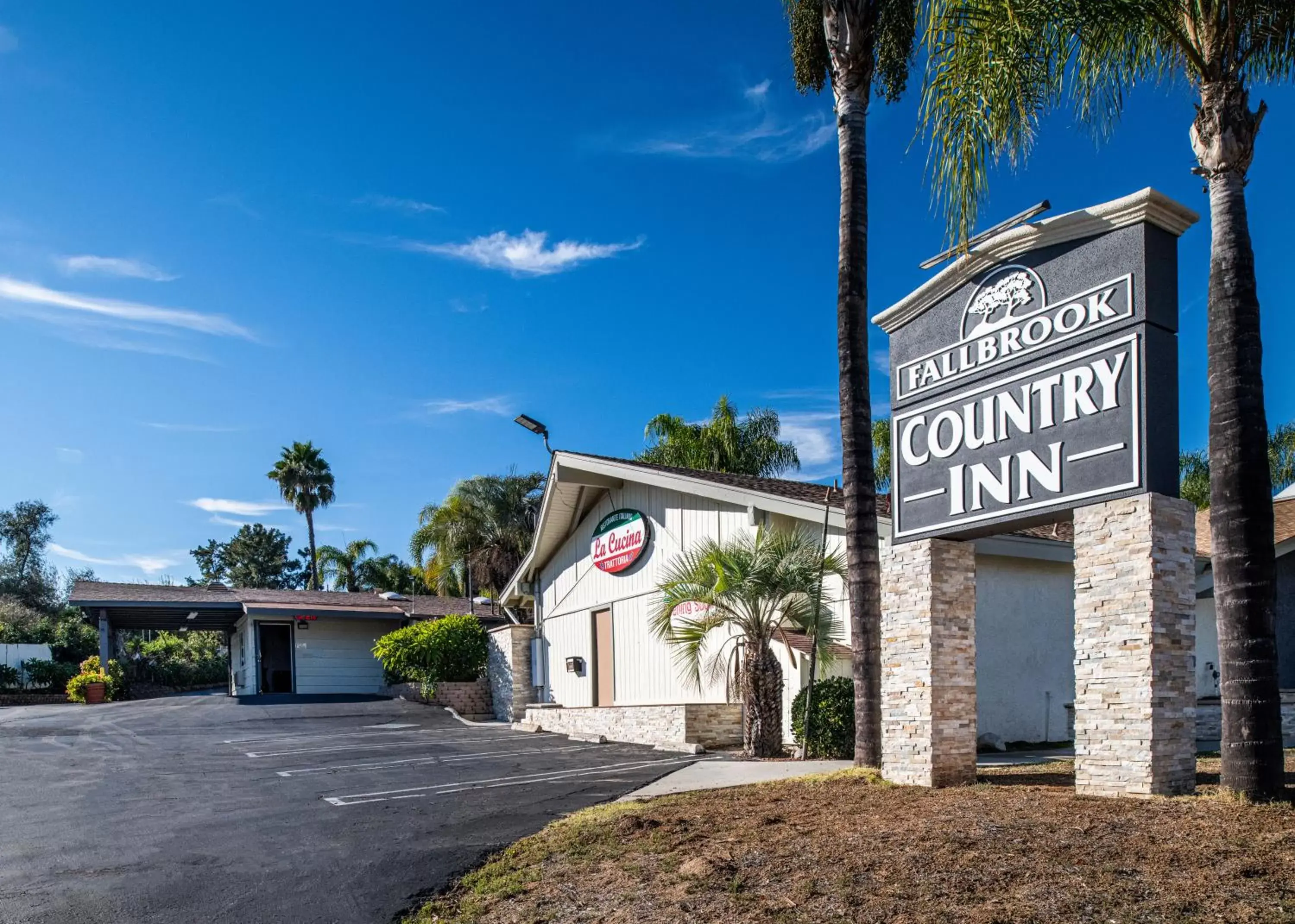 Property Building in Fallbrook Country Inn