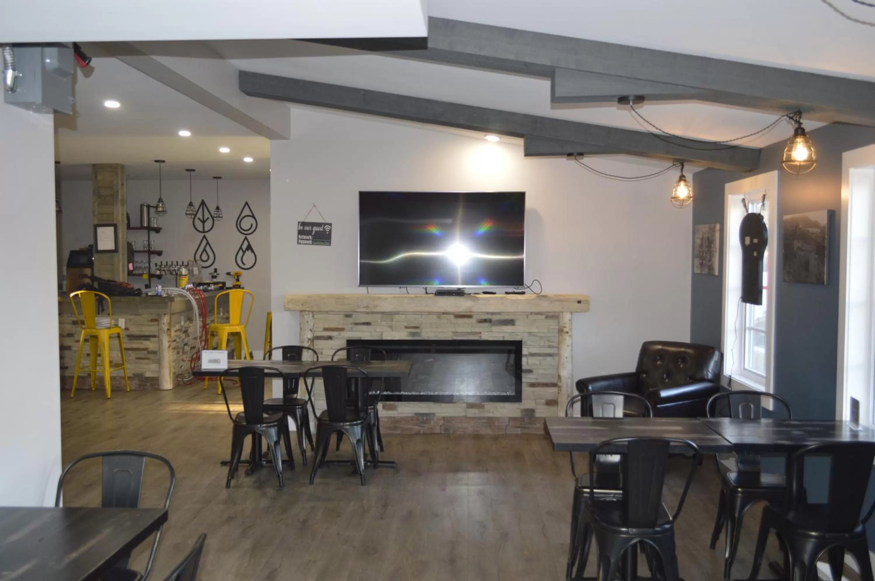 Lounge or bar, Restaurant/Places to Eat in Bumblebee Bight Inn