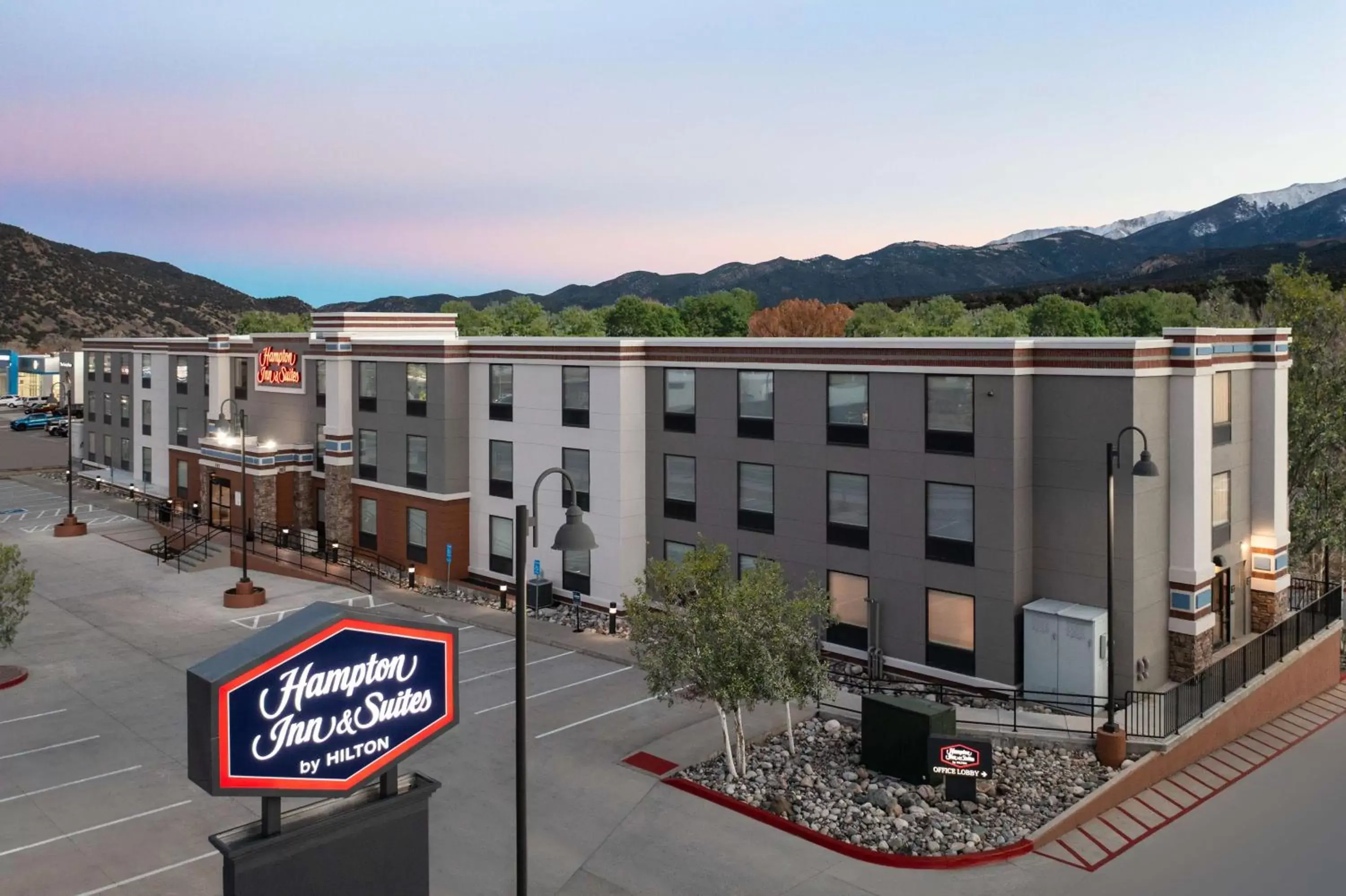 Property Building in Hampton Inn & Suites Salida, CO