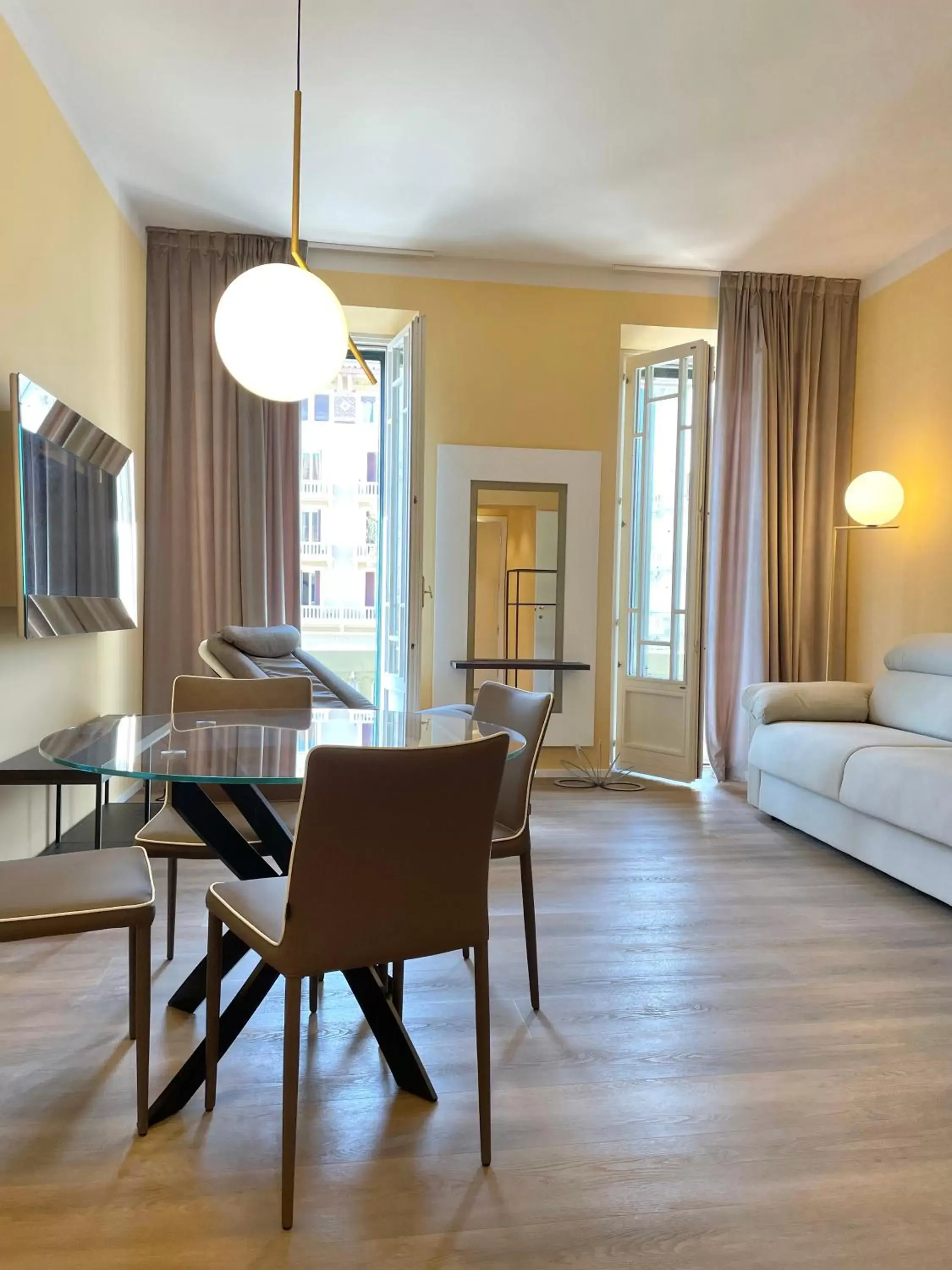 Seating area, Dining Area in Hotel Residence Esplanade