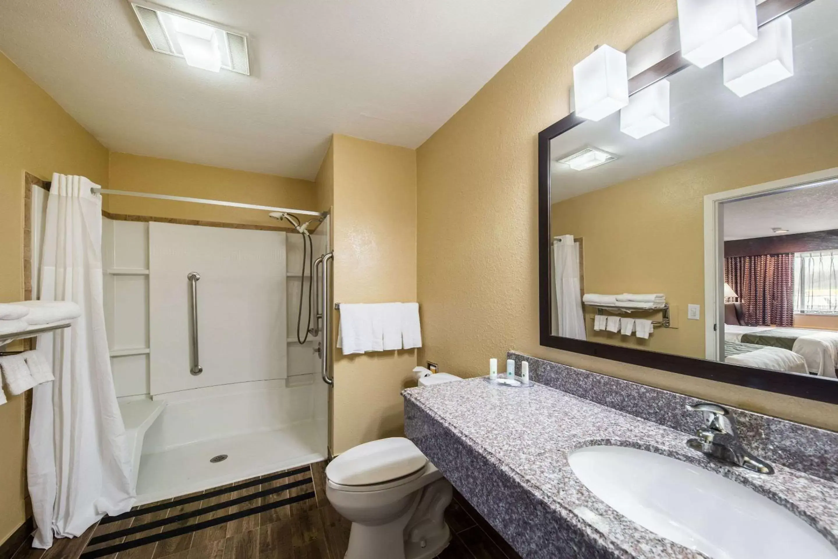 Photo of the whole room, Bathroom in Quality Inn Glenpool - Tulsa