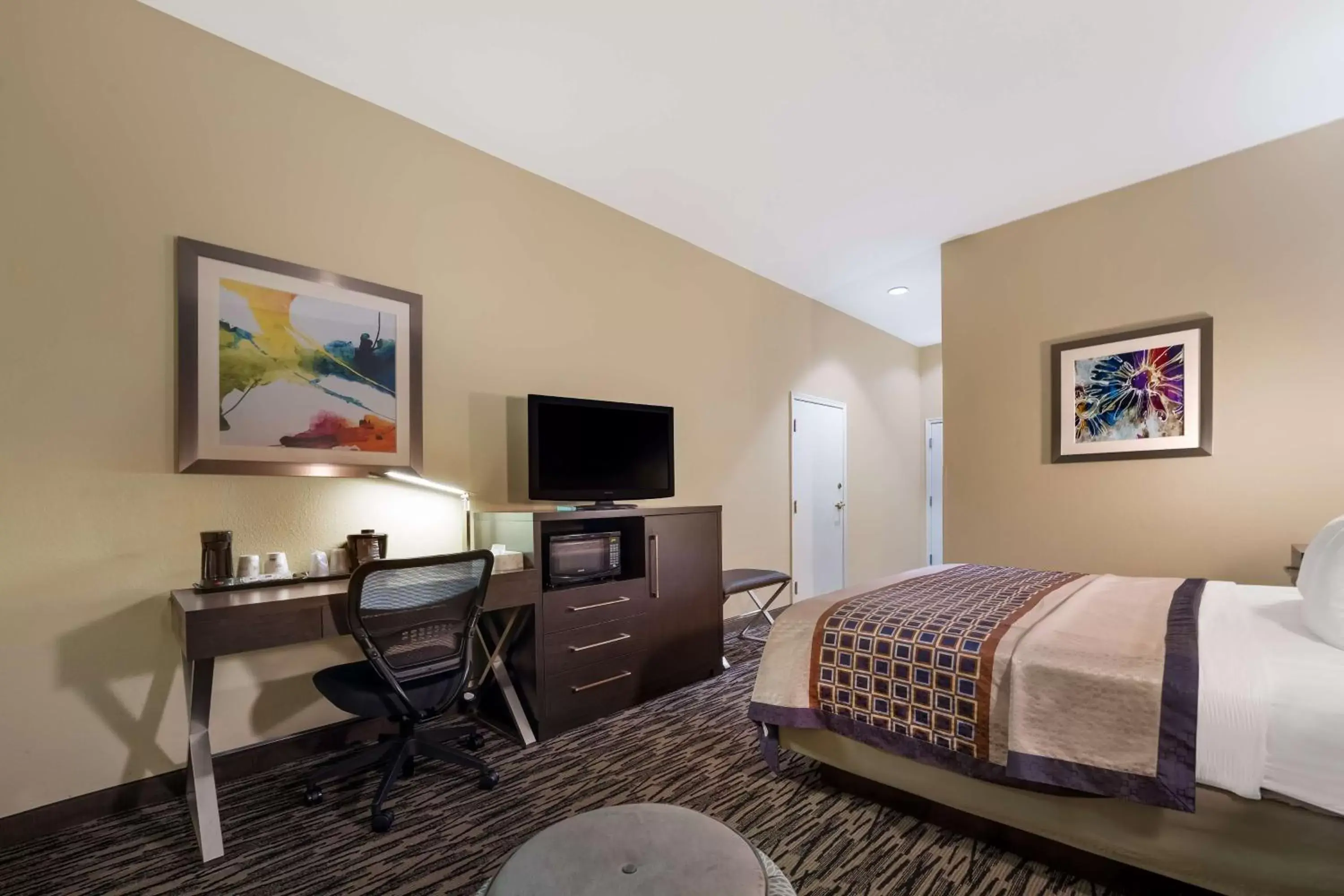 Bedroom in Best Western Bradbury Inn & Suites
