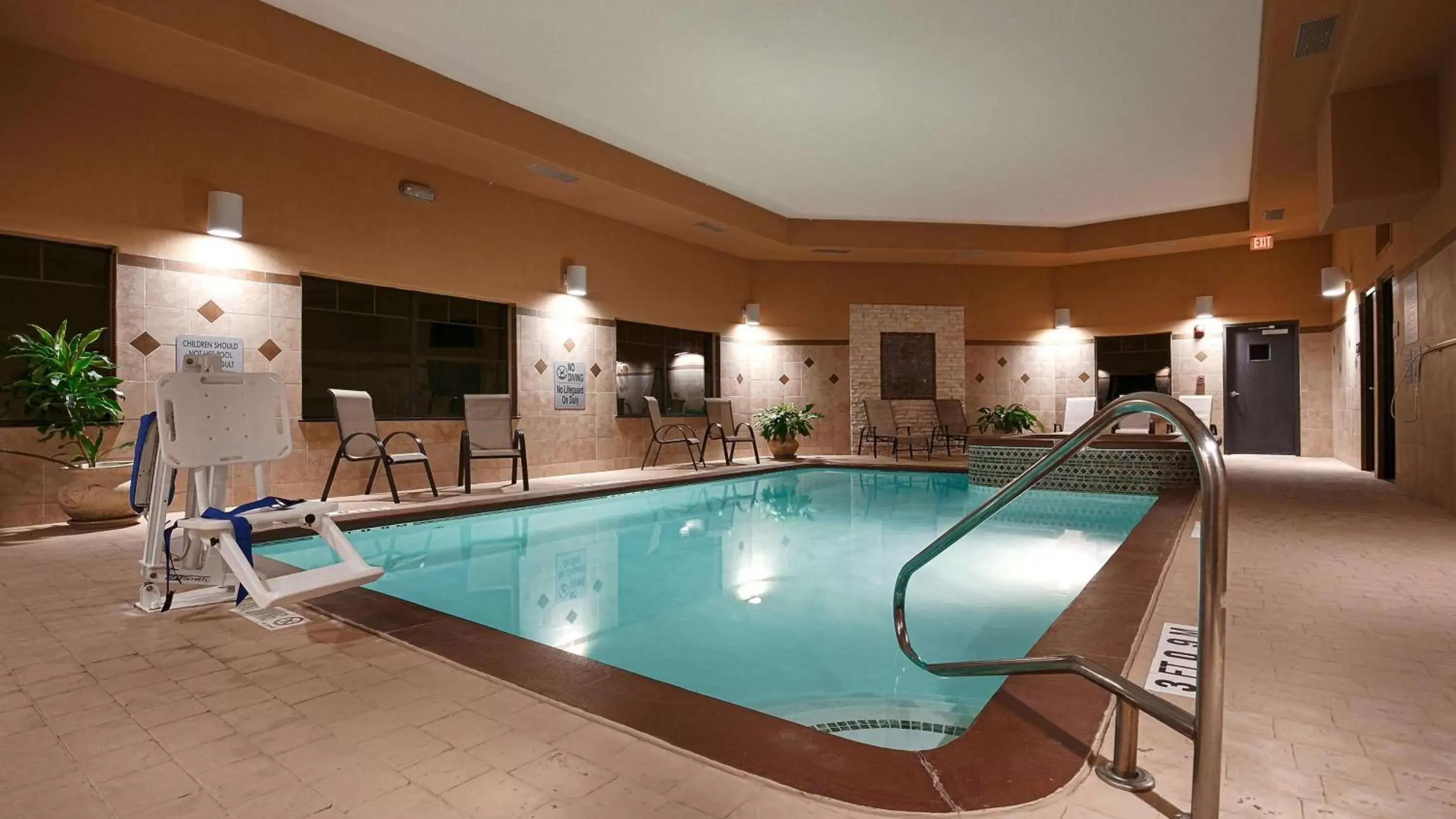 On site, Swimming Pool in Best Western Plus Lytle Inn and Suites