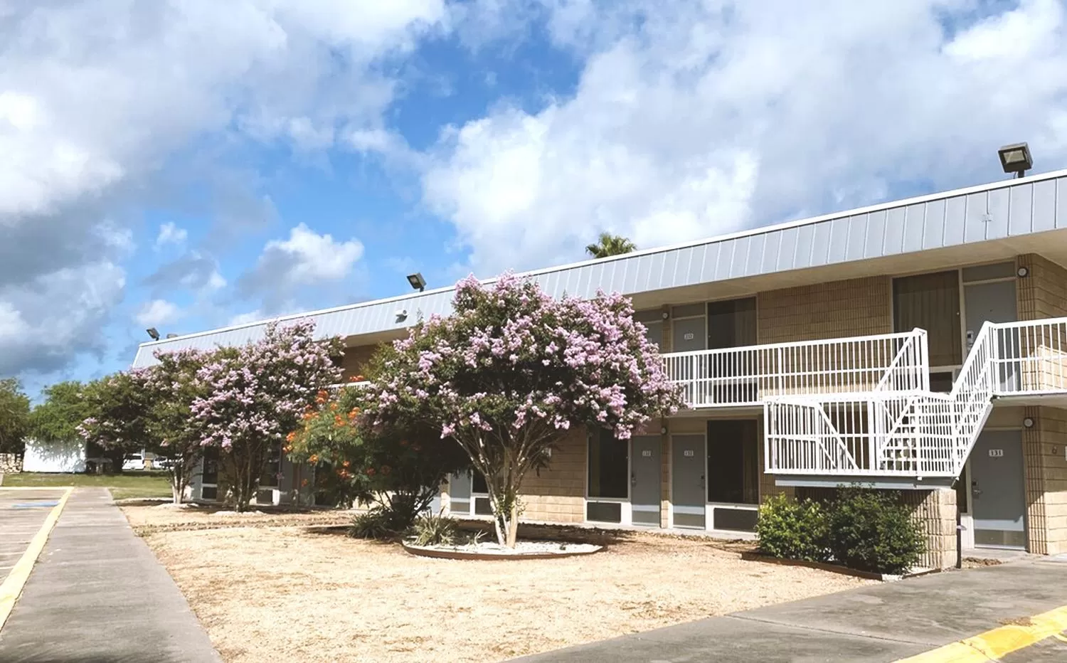 Property building in Sky Palace Inn & Suites By Jasper Beeville