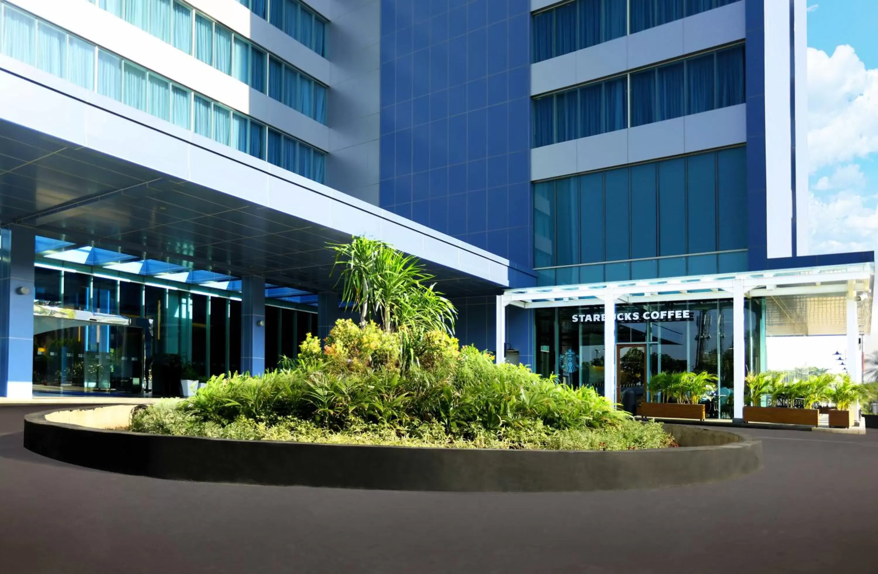 Facade/entrance in Holiday Inn Express Jakarta International Expo by IHG Facade/entrance in Holiday Inn Express Jakarta International Expo by IHG