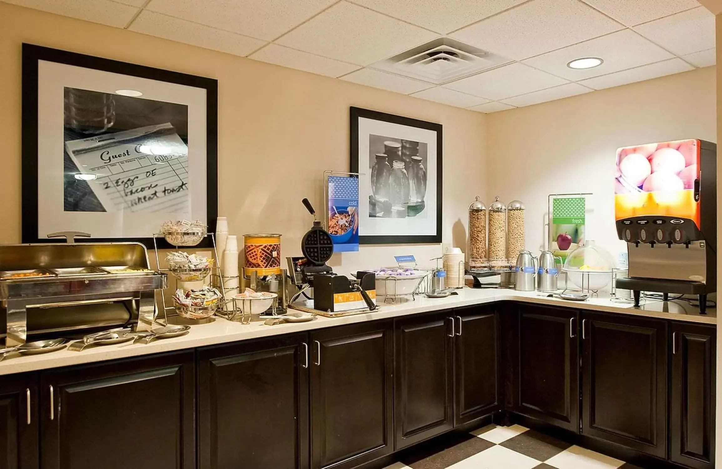 Breakfast, Restaurant/Places to Eat in Hampton Inn & Suites Nashville-Vanderbilt-Elliston Place