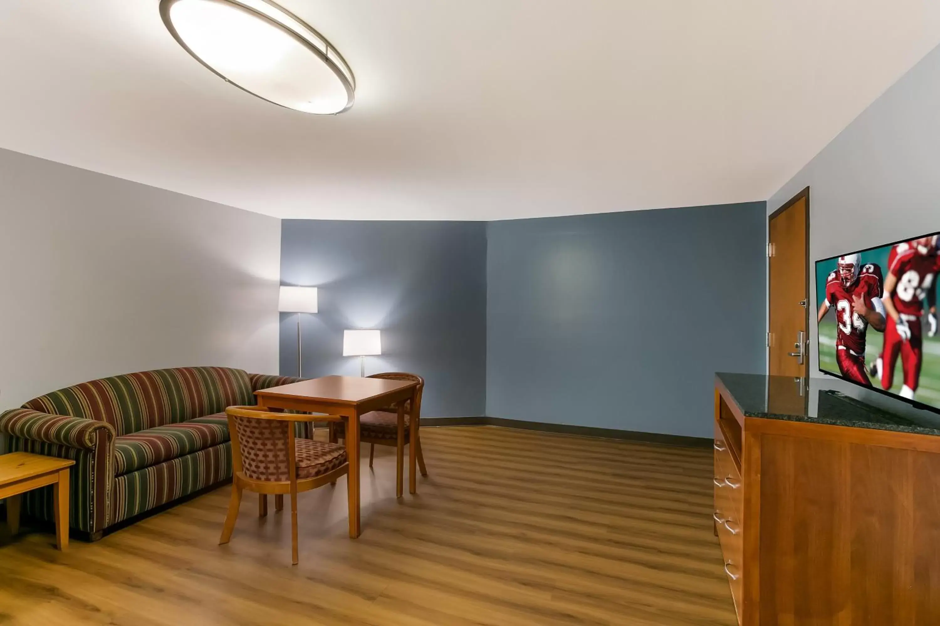 Bedroom in HomeTowne Studios by Red Roof Denver, PA Bedroom in HomeTowne Studios by Red Roof Denver, PA