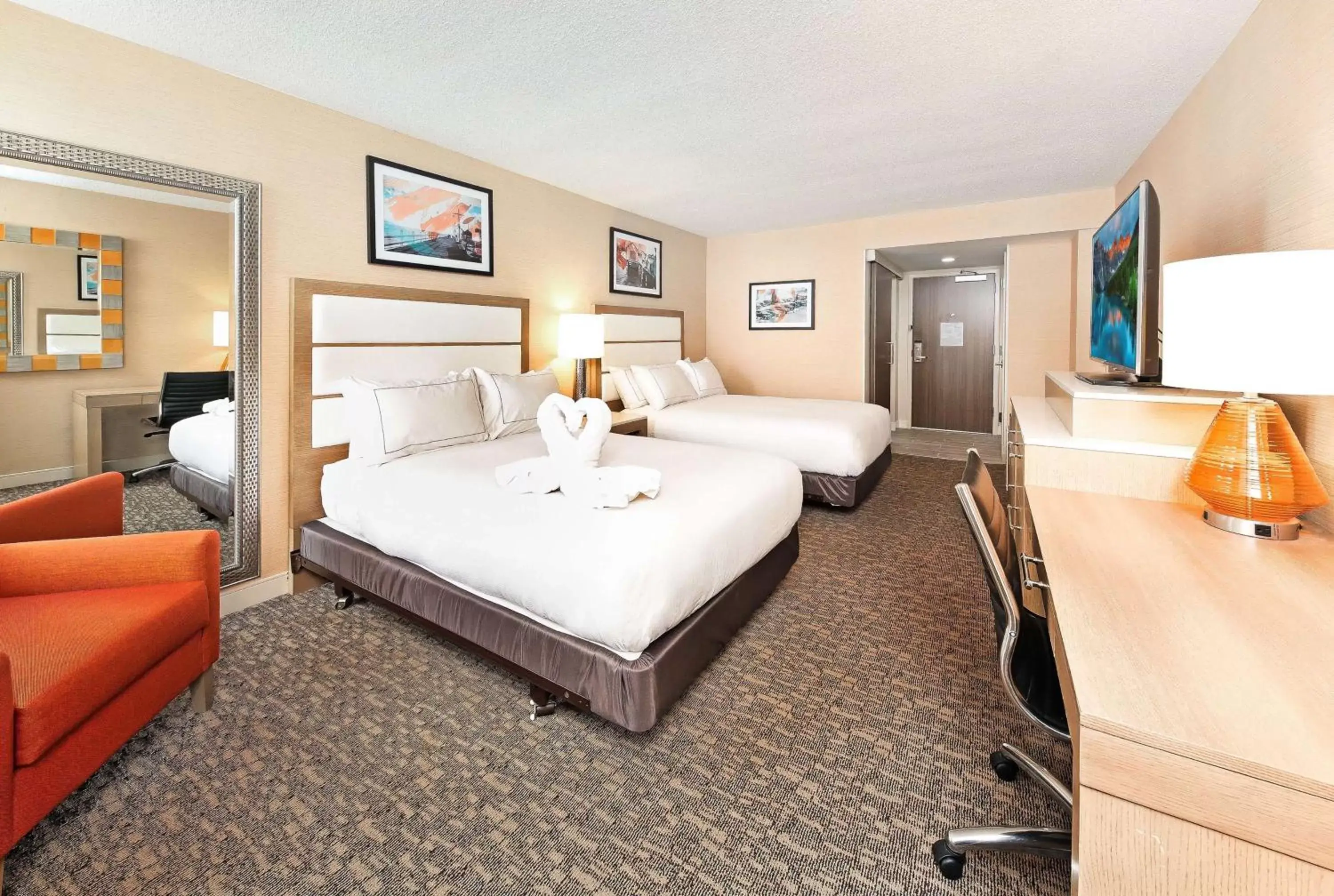 Bedroom in DoubleTree by Hilton Virginia Beach
