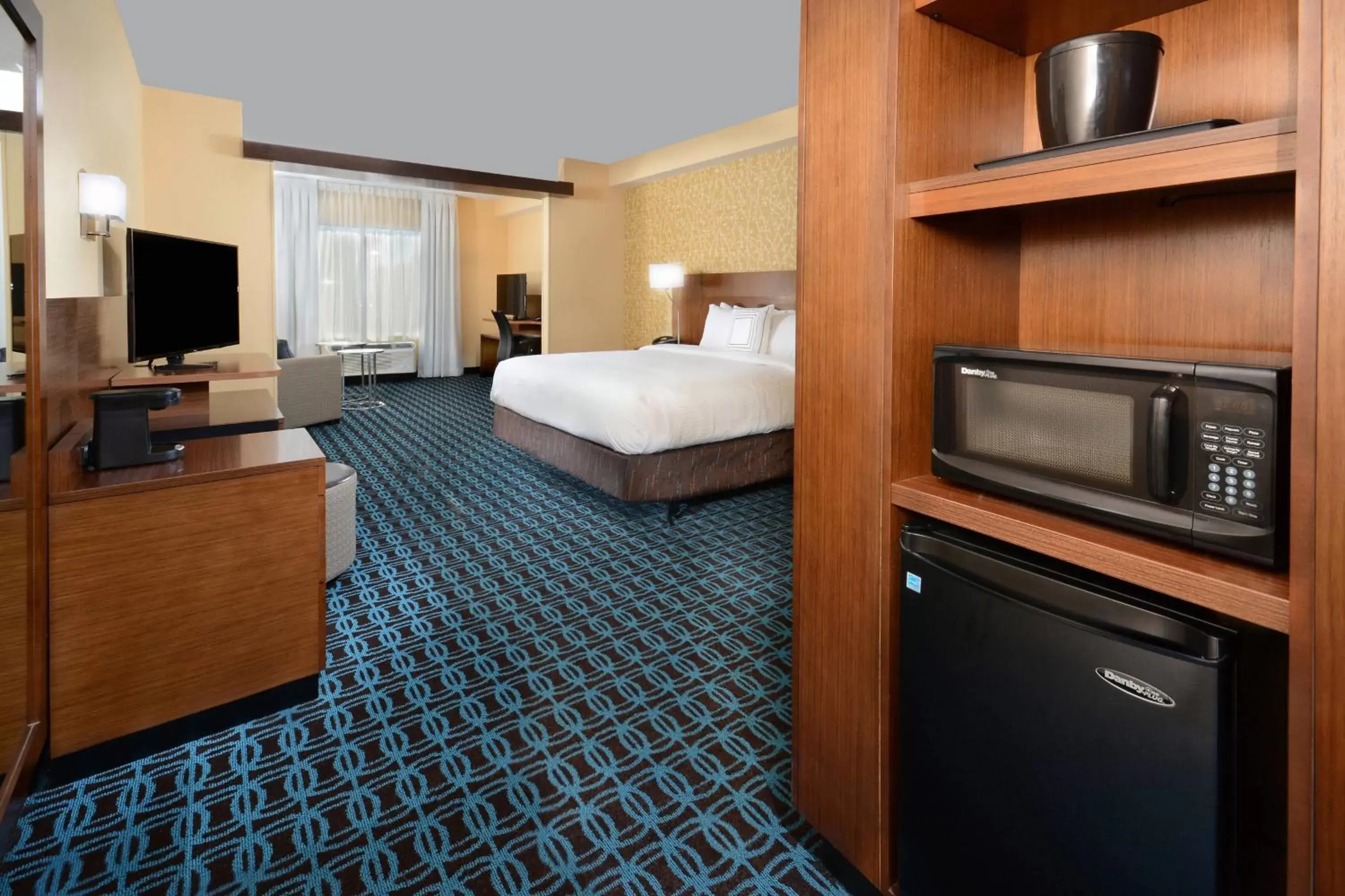 Bedroom, TV/Entertainment Center in Fairfield Inn & Suites by Marriott Raleigh Capital Blvd./I-540