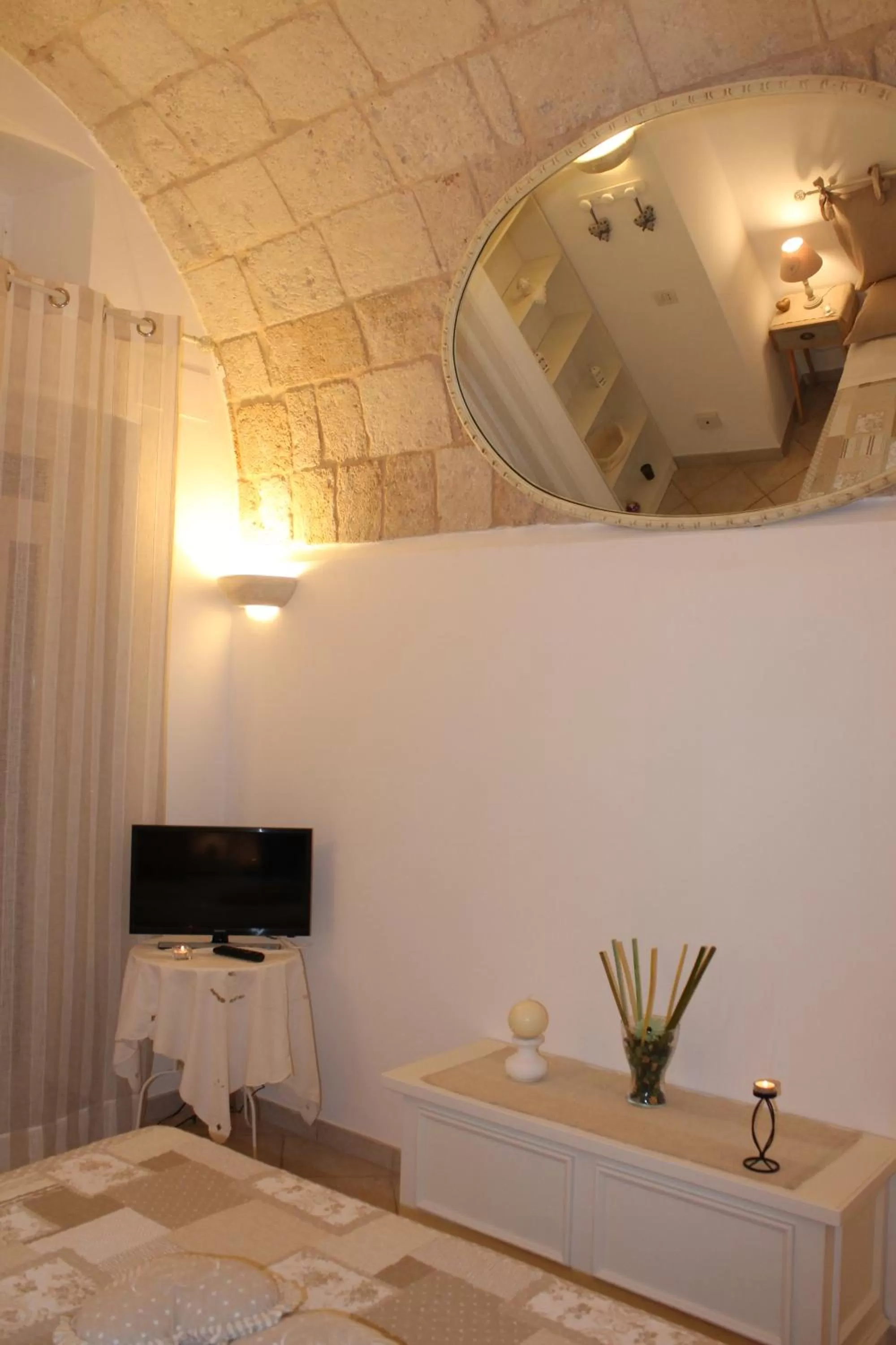 Bedroom, TV/Entertainment Center in Beb Petali Rosa