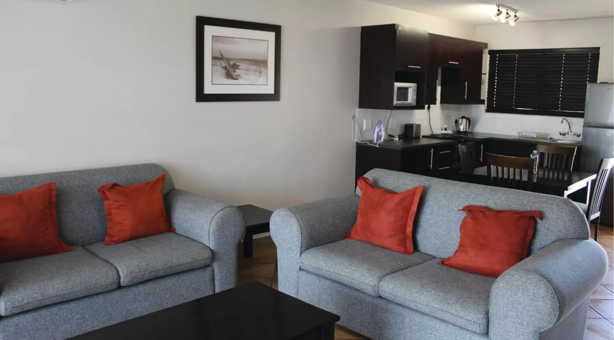 Kitchen or kitchenette, Seating Area in Blue Lagoon Hotel and Conference Centre